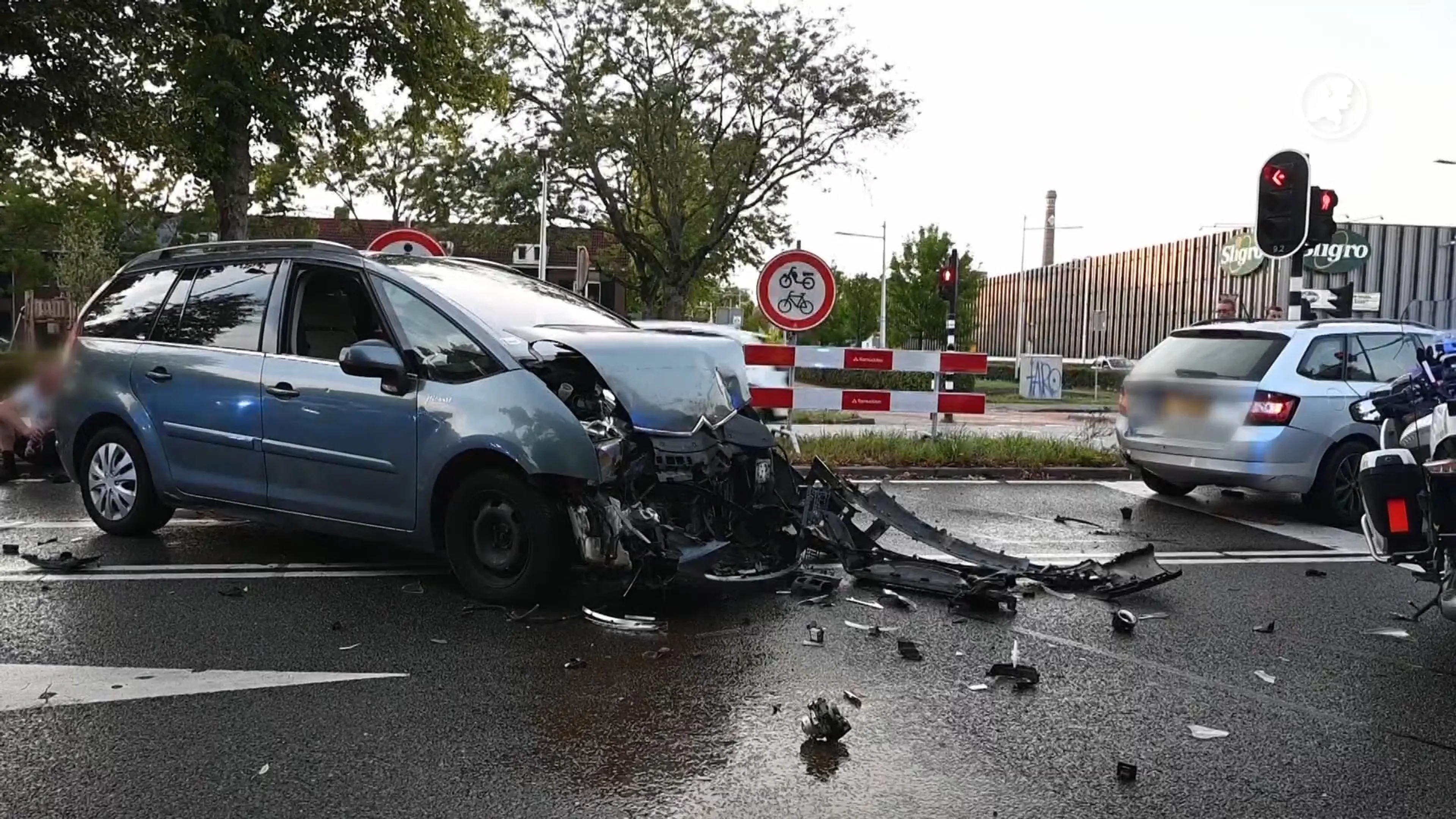 Vluchtende Tilburger zonder rijbewijs ramt meerdere auto's
