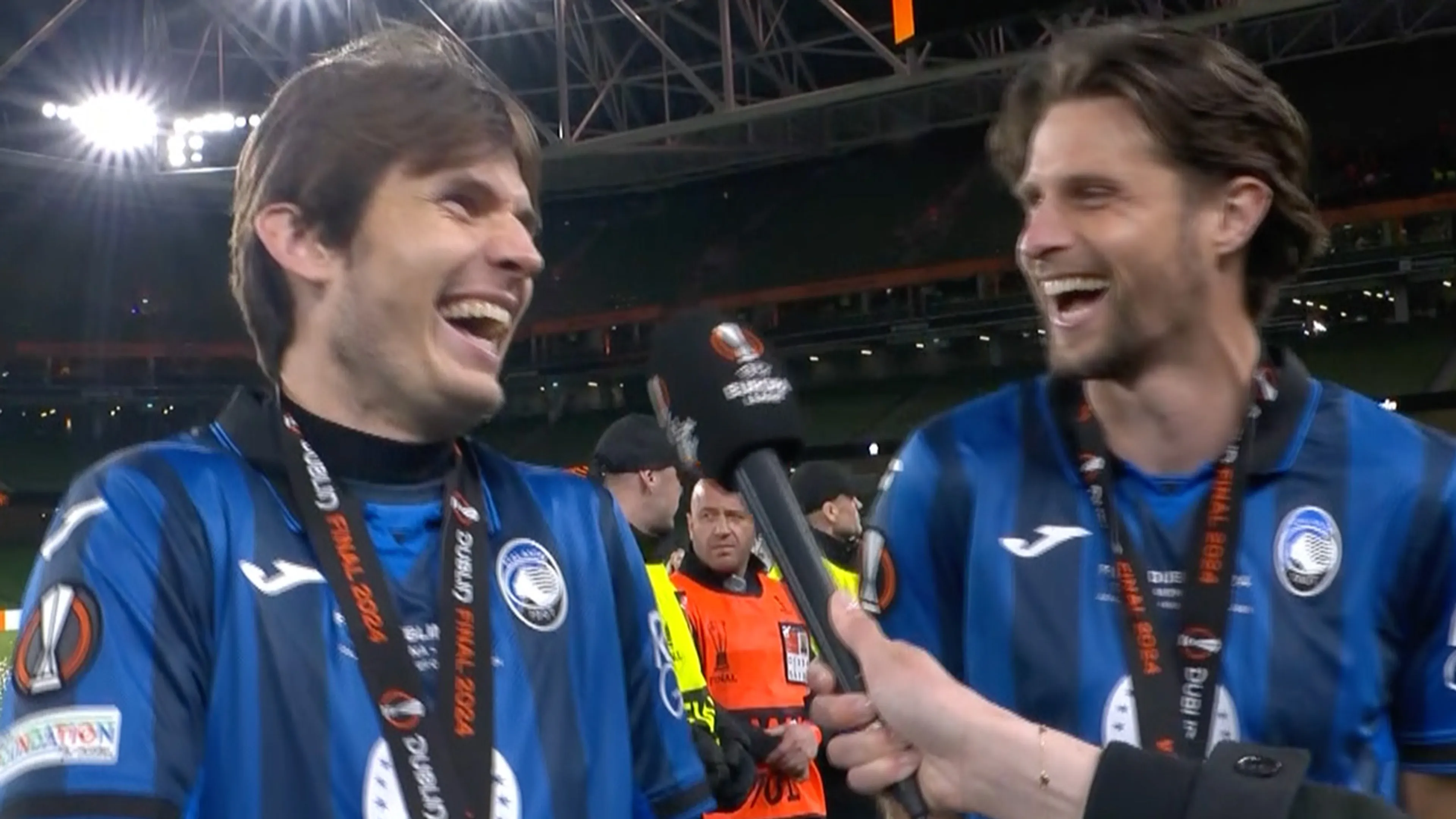 De Roon en Hateboer na Europa League-winst: ‘Bergamo gaat een maand in feeststemming’