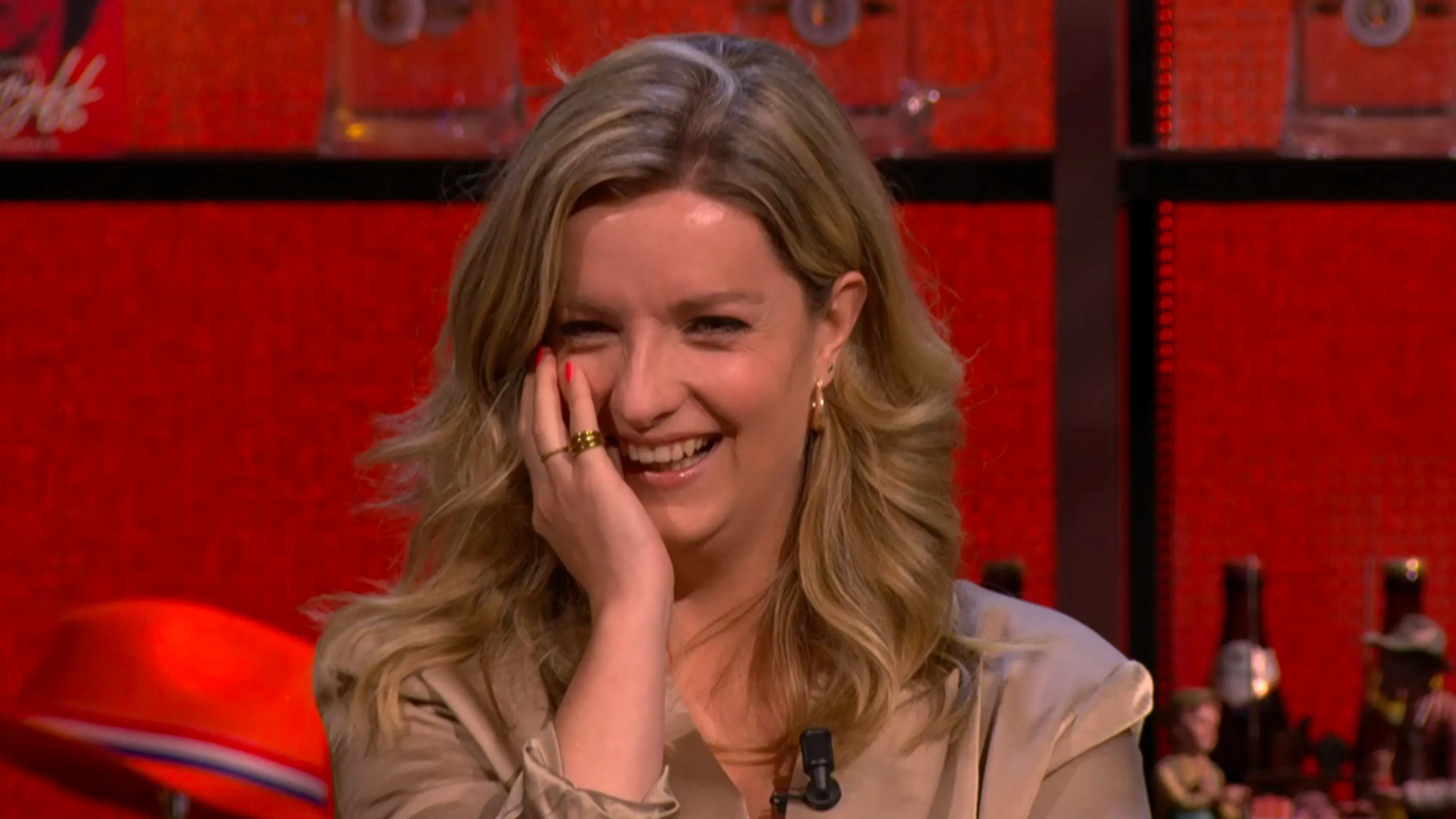 Merel Ek ziet beelden van zichzelf in reclamebreak: ‘Oh, wat erg!’