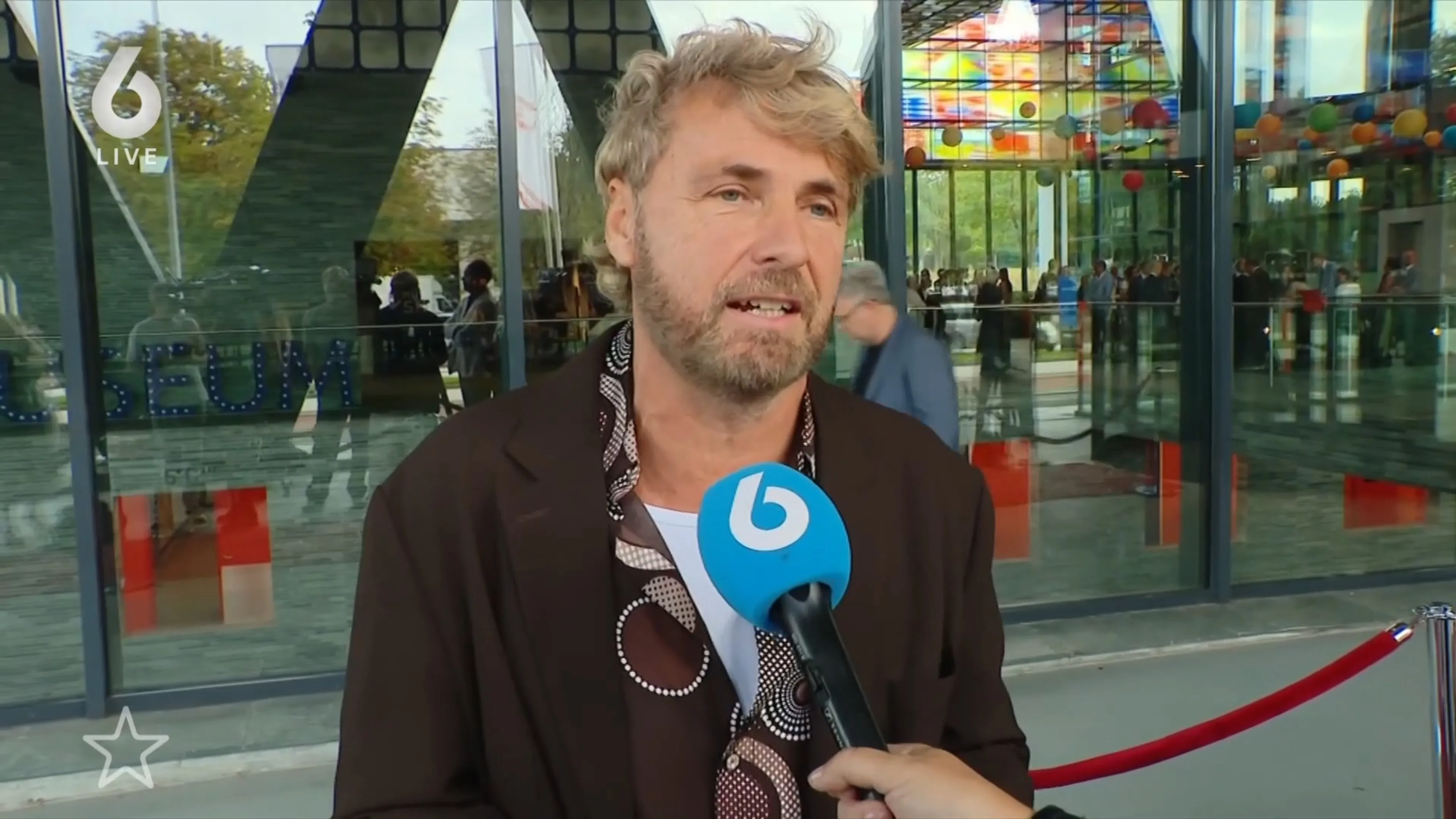 John Ewbank wil niet reageren op vragen over goede vriend Marco Borsato