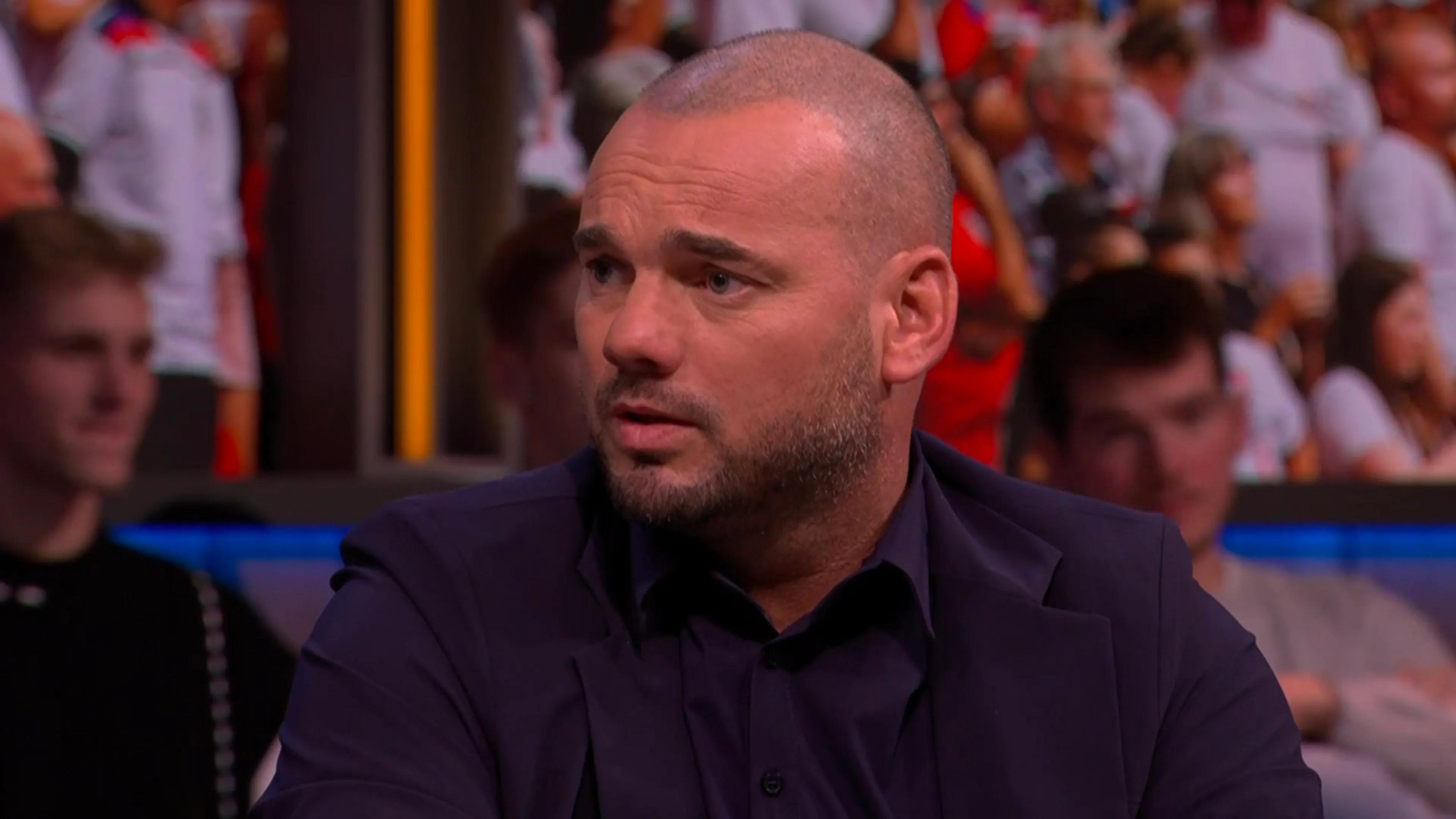 Wesley over vrouwelijke trainers in mannenvoetbal: 'We zijn het teveel aan het pushen'