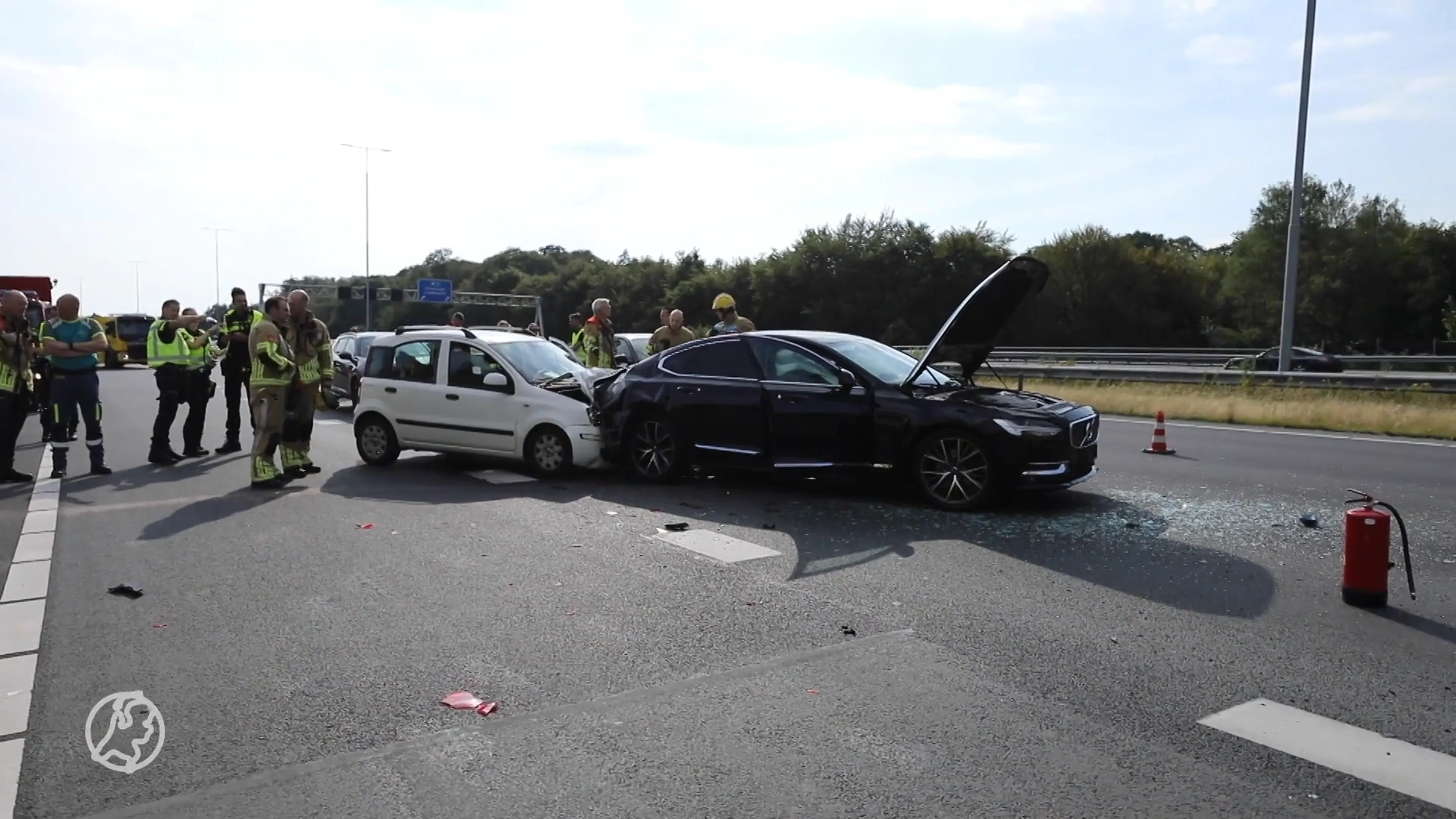 Auto rijdt stilstaande file in, gewonden en flinke vertraging op A27