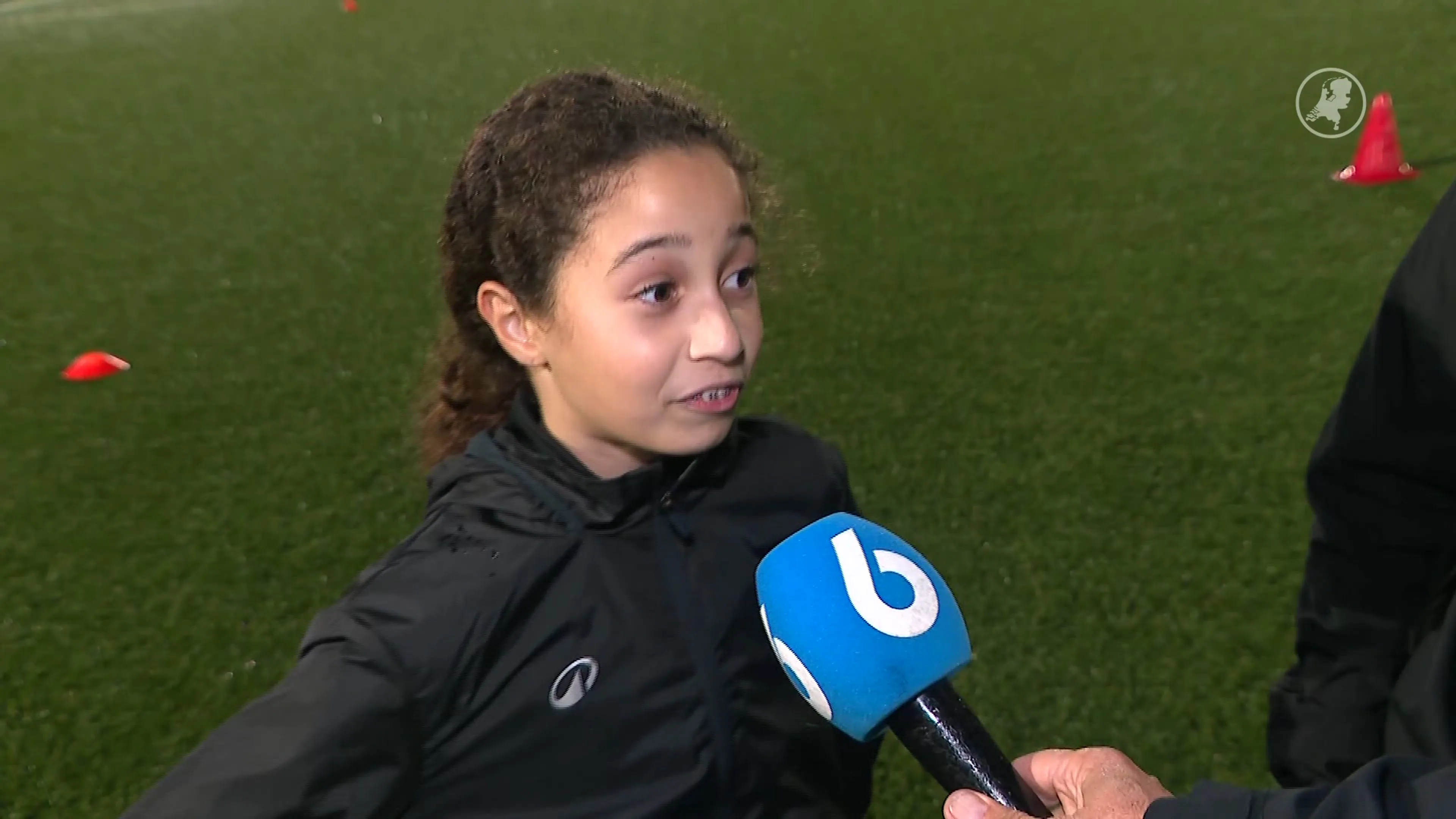 Waarom jonge voetbalsters hun toekomst steeds vaker buiten Nederland zien