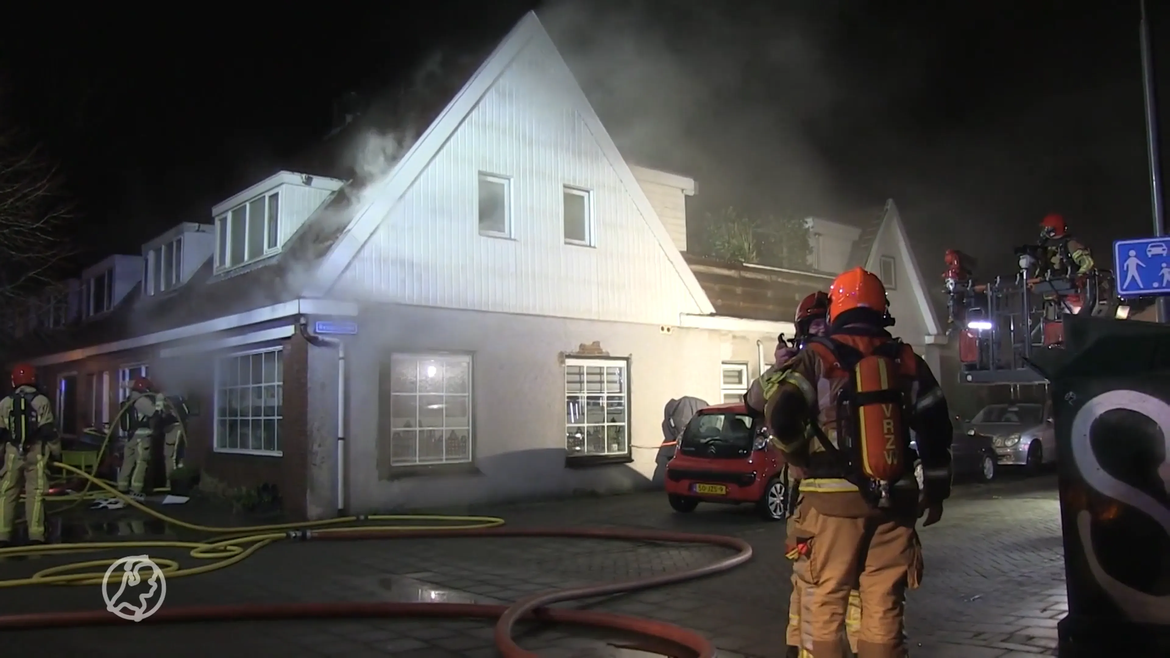 Vijftig vogels dood na brand in woning Koog aan de Zaan