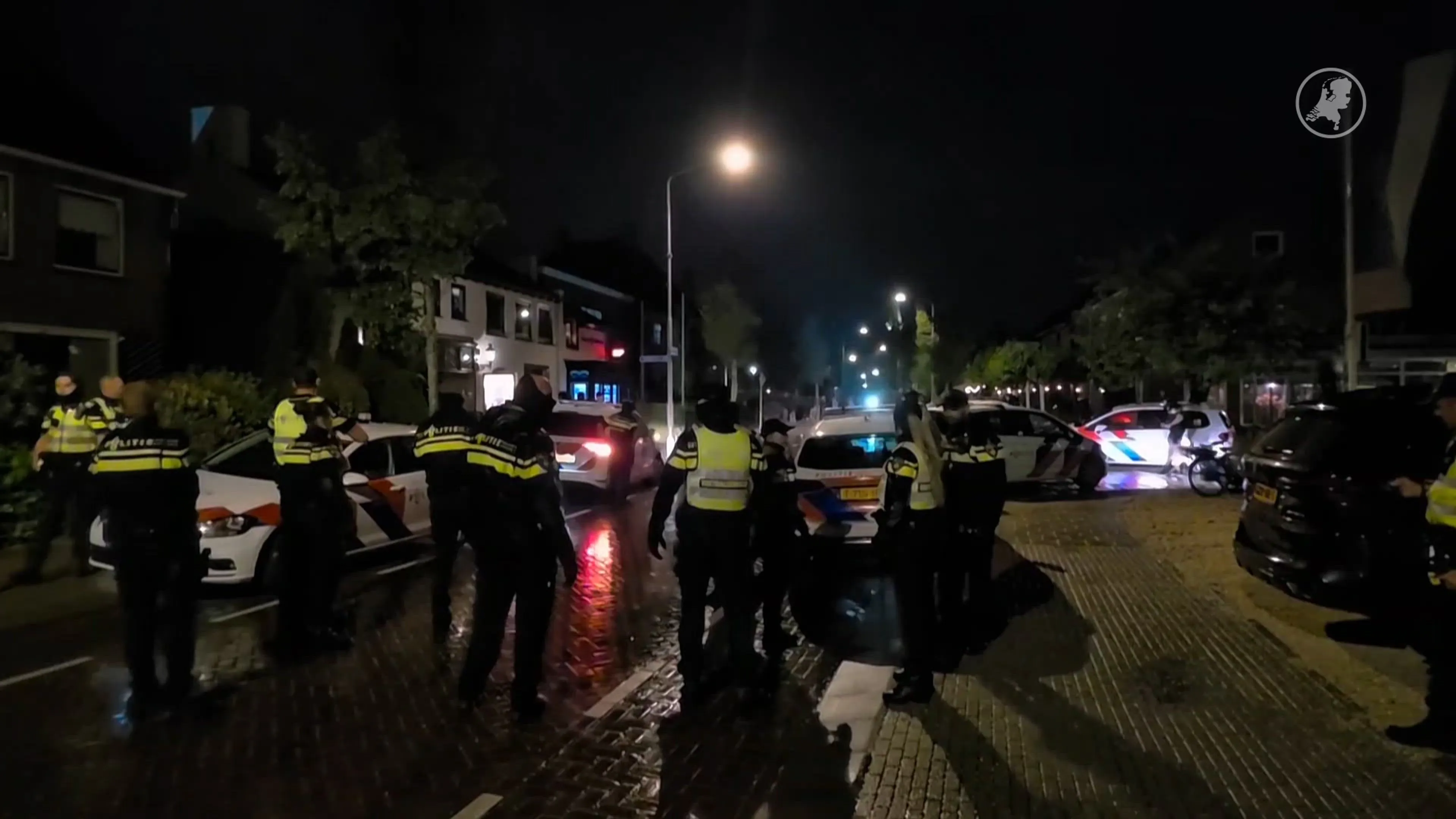 Meer dan tien aanhoudingen bij grimmig protest tegen mogelijk azc