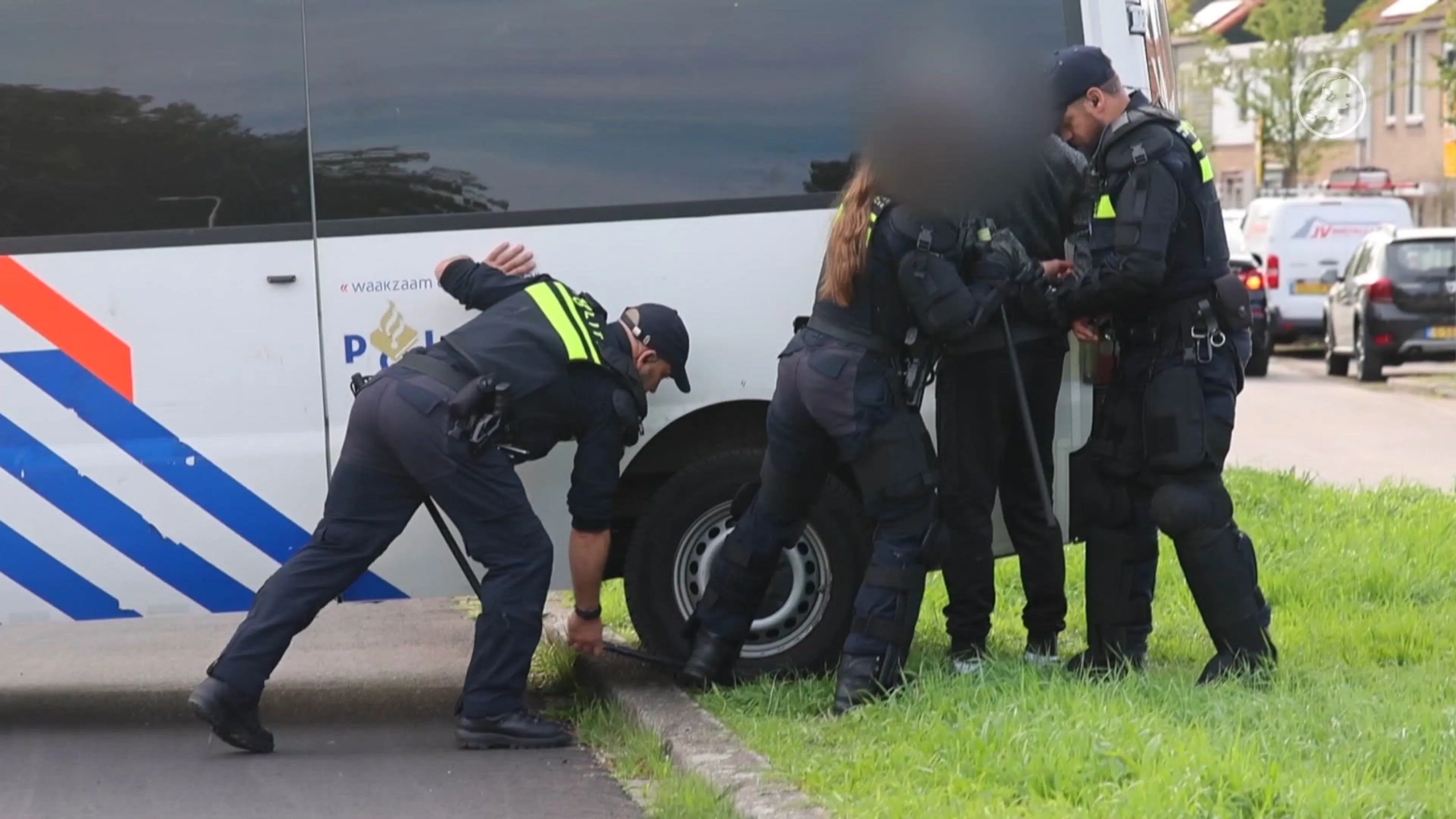 Kleinschalige anti-azc-demonstratie Delft, een aanhouding