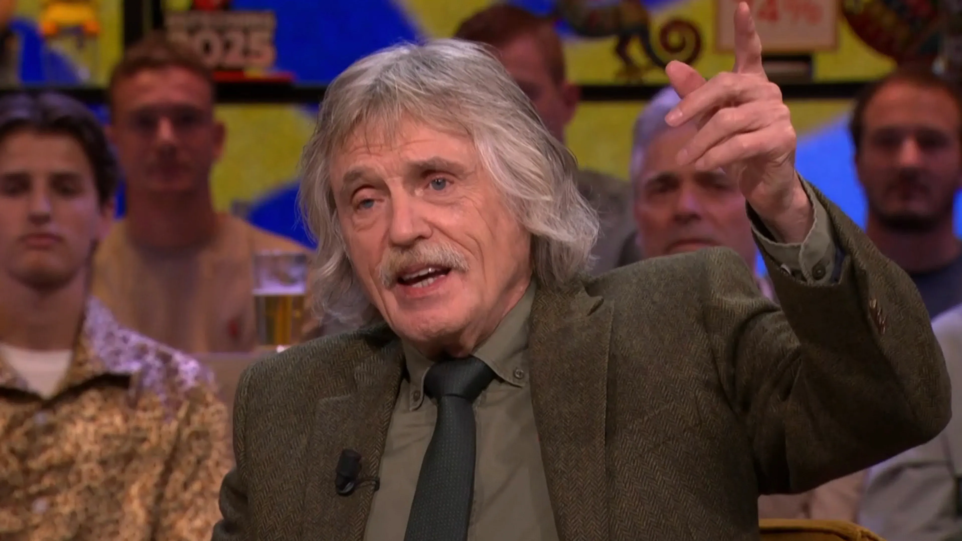 Johan Derksen reageert op chaos bij NSC-congres: ‘Opheffen die club!’