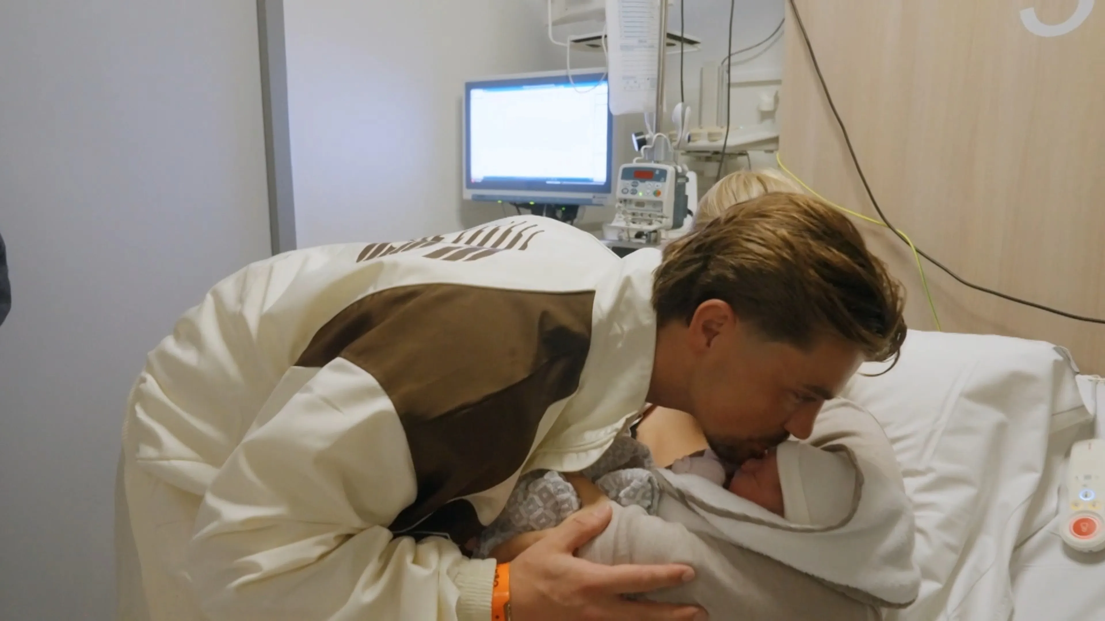 Pam en Mitch ontmoeten Julie