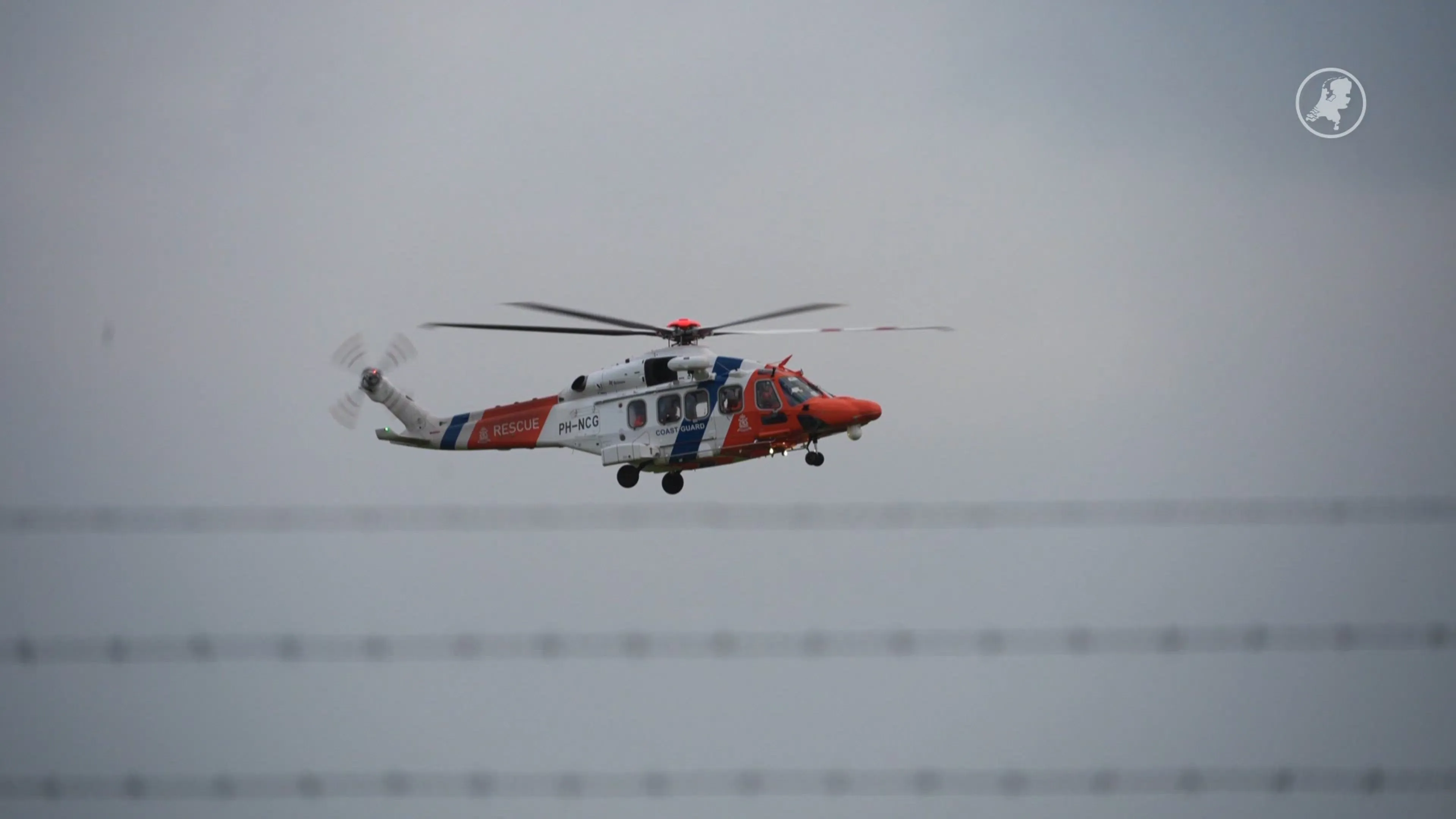 Twee gewonden van stuurloos vrachtschip overgebracht naar UMCG