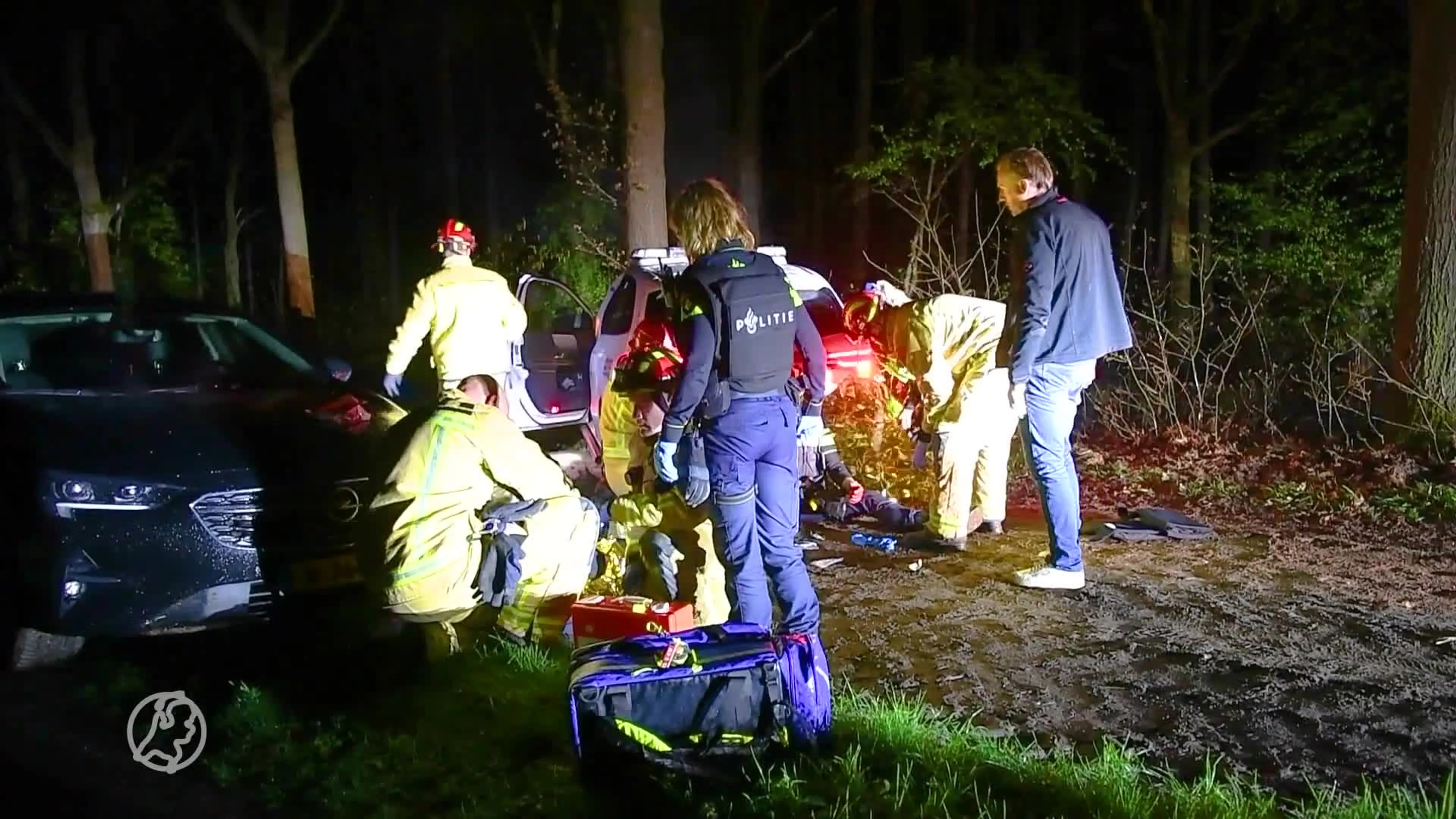 Twee agenten gewond nadat politieauto van de weg raakt in Bergeijk
