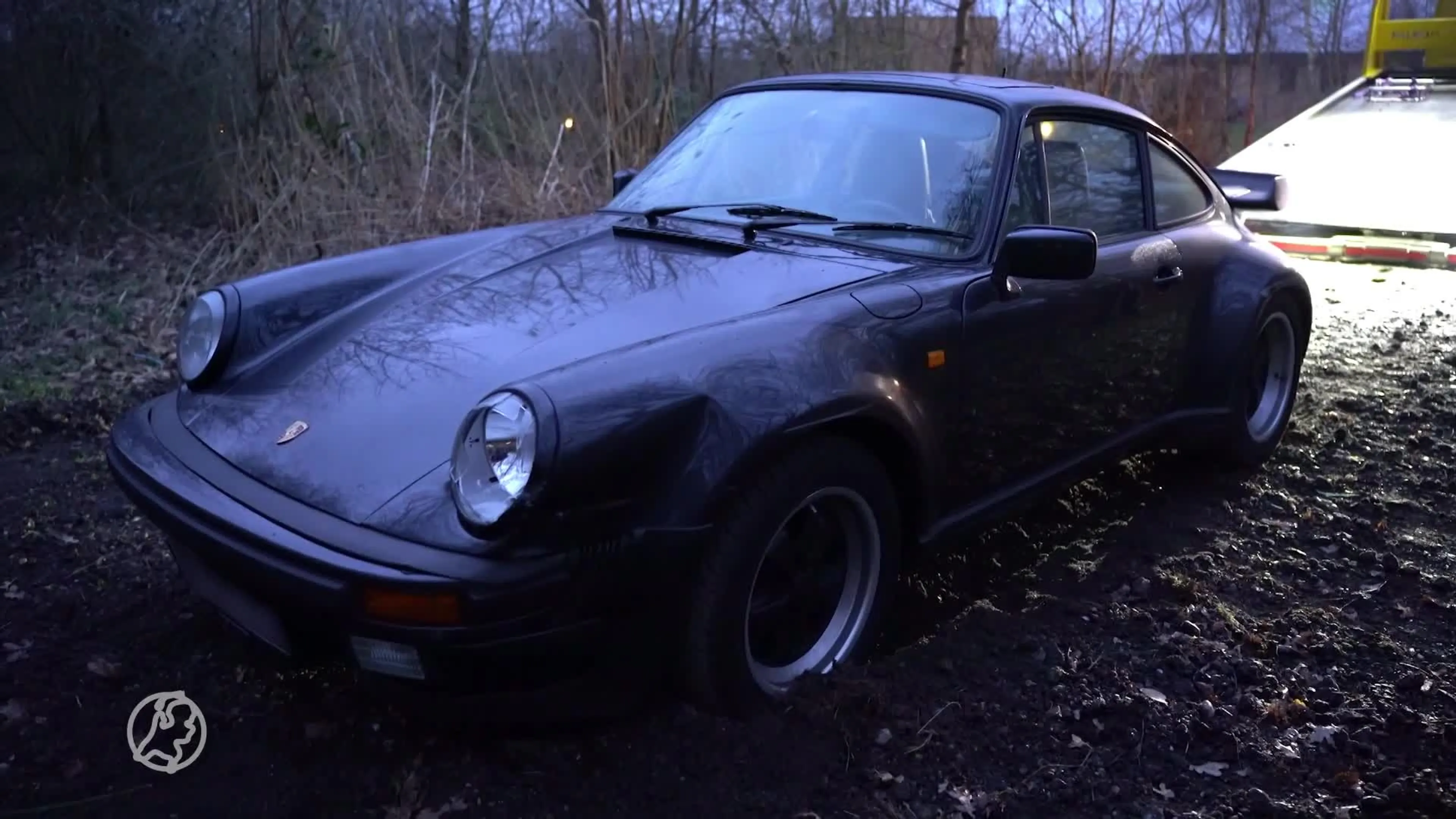 Kilometerslange achtervolging met Porsche eindigt in modder