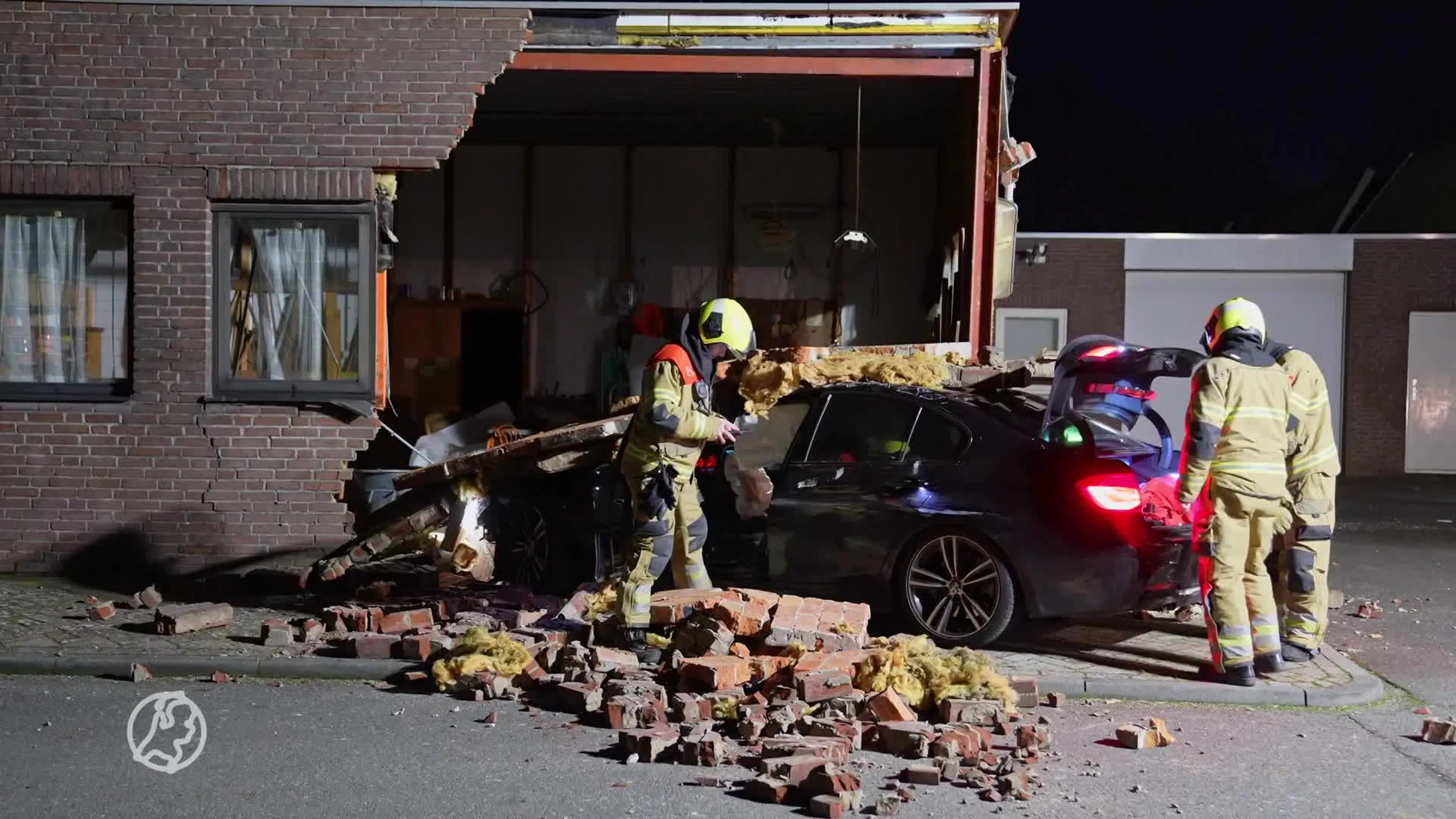 Automobilist rijdt meubelzaak in Oudheusden binnen en slaat op de vlucht