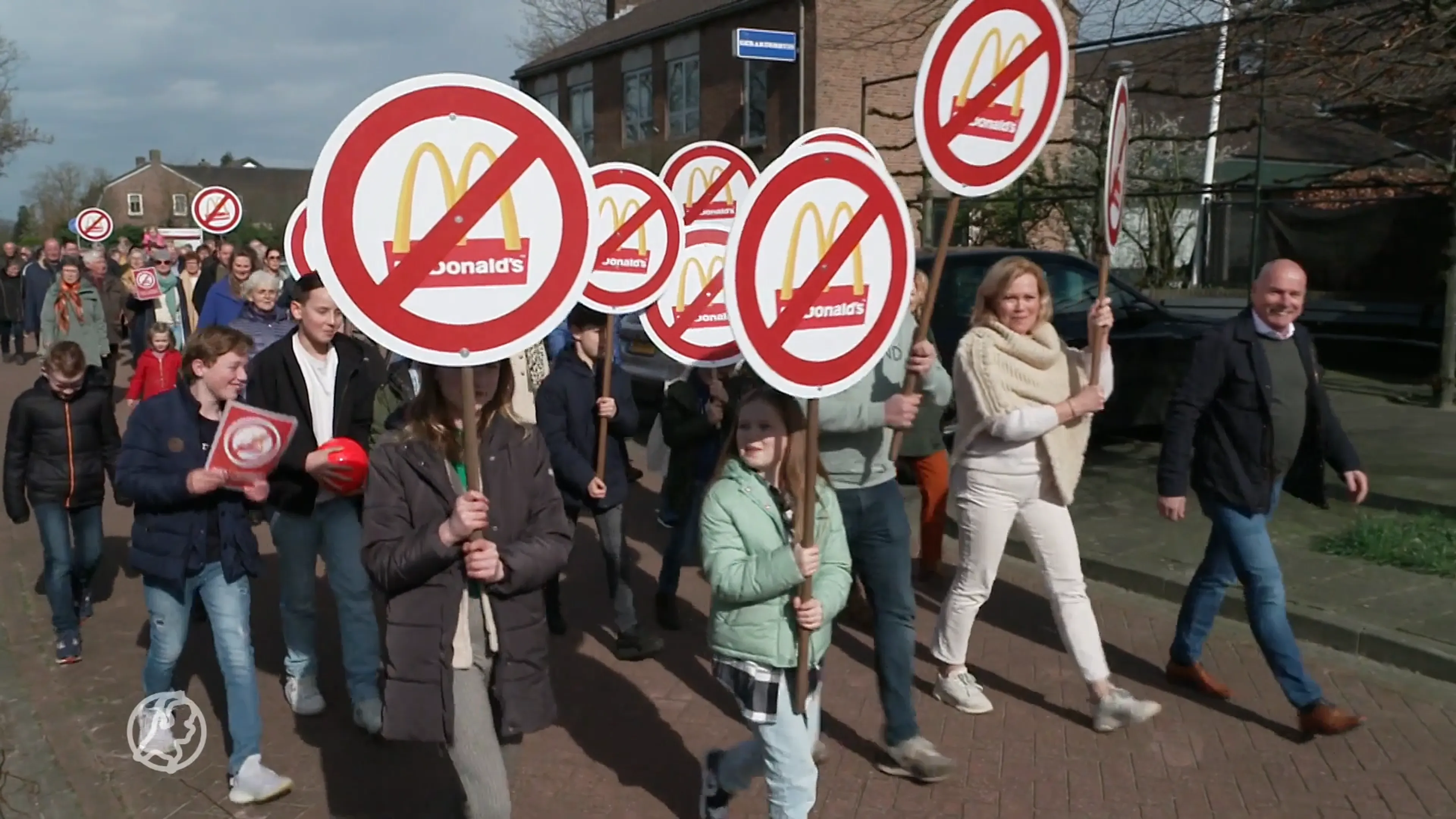 McDonald's midden in de woonwijk, buurtbewoners pikken het niet