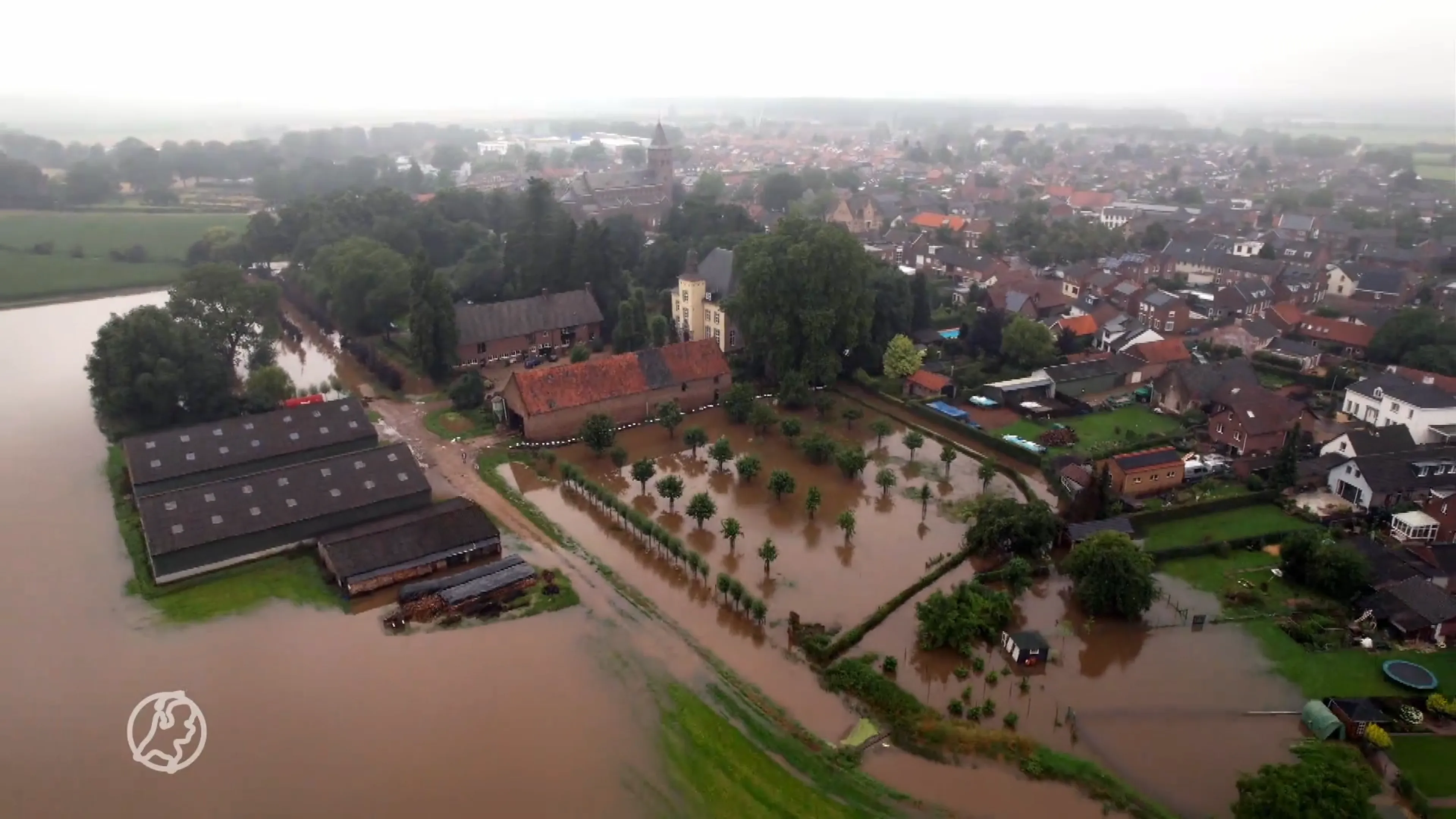Kasteeleigenaren vrezen voor overlast door hoog waterpeil: 'Hopelijk niet naar het niveau van juli 2021'