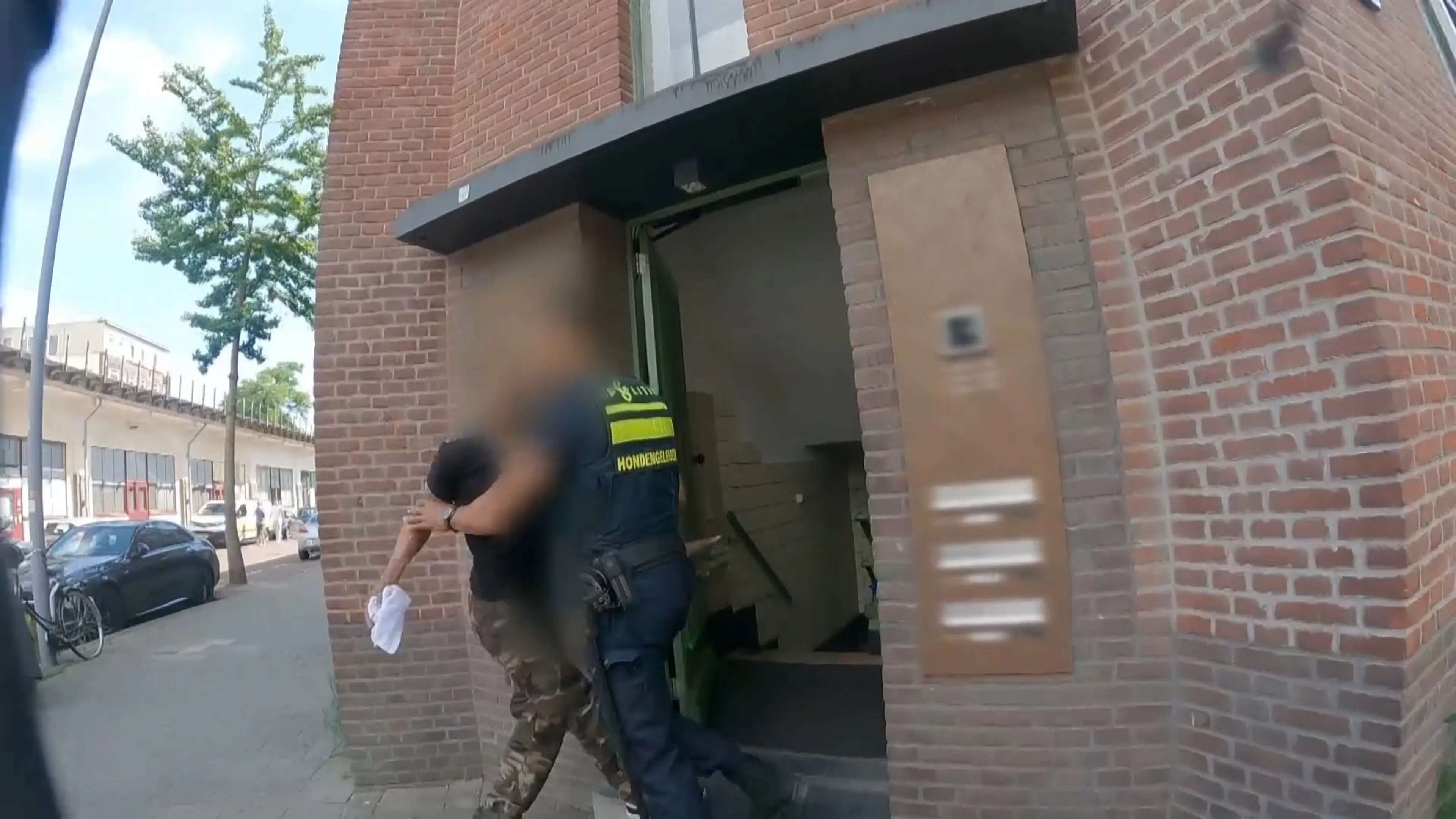 Bewoner blijft boos op agent: 'Duw mij nooit meer!'