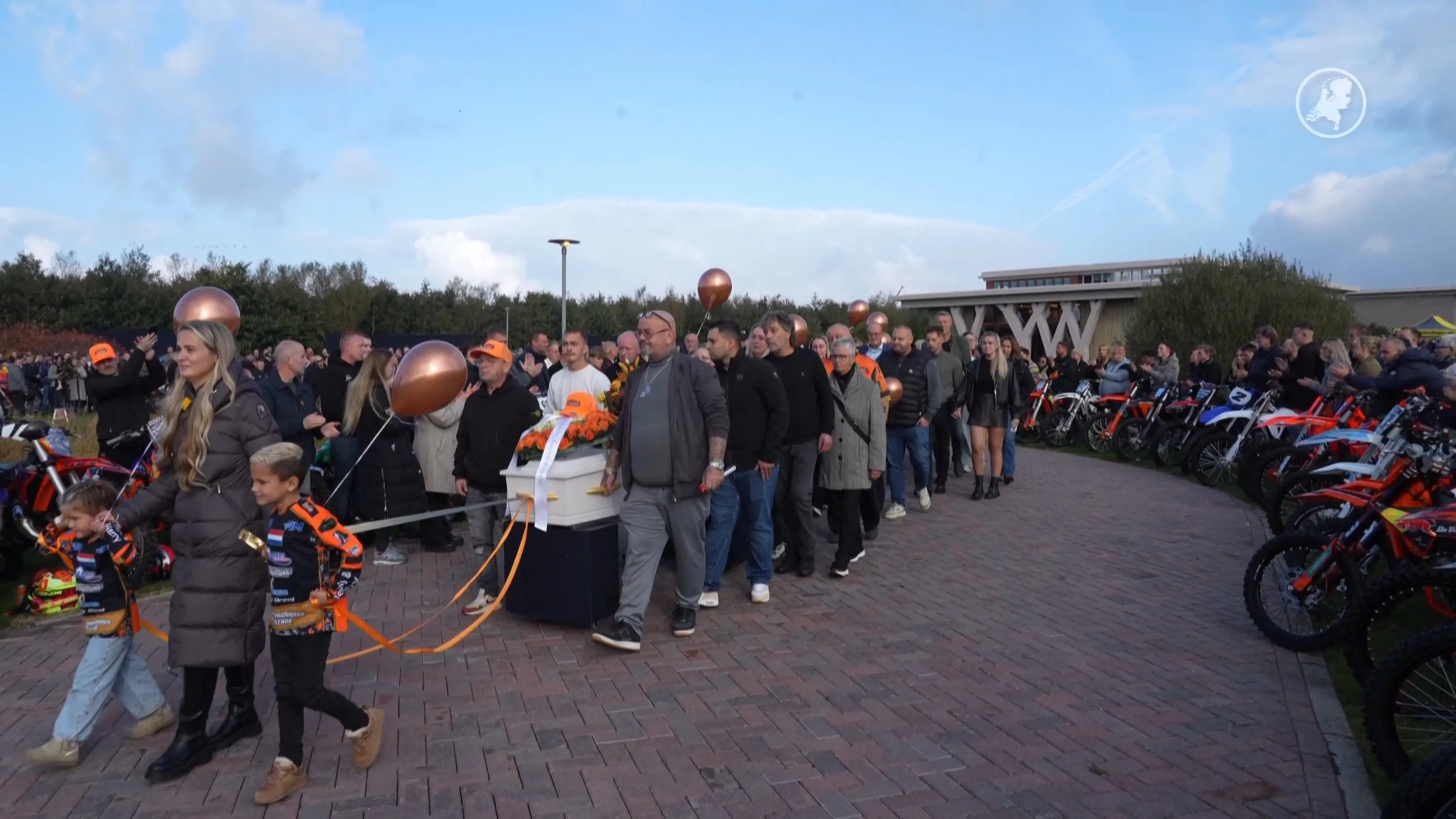 Tijdens emotioneel afscheid van Romano Hummel wordt motor gestolen