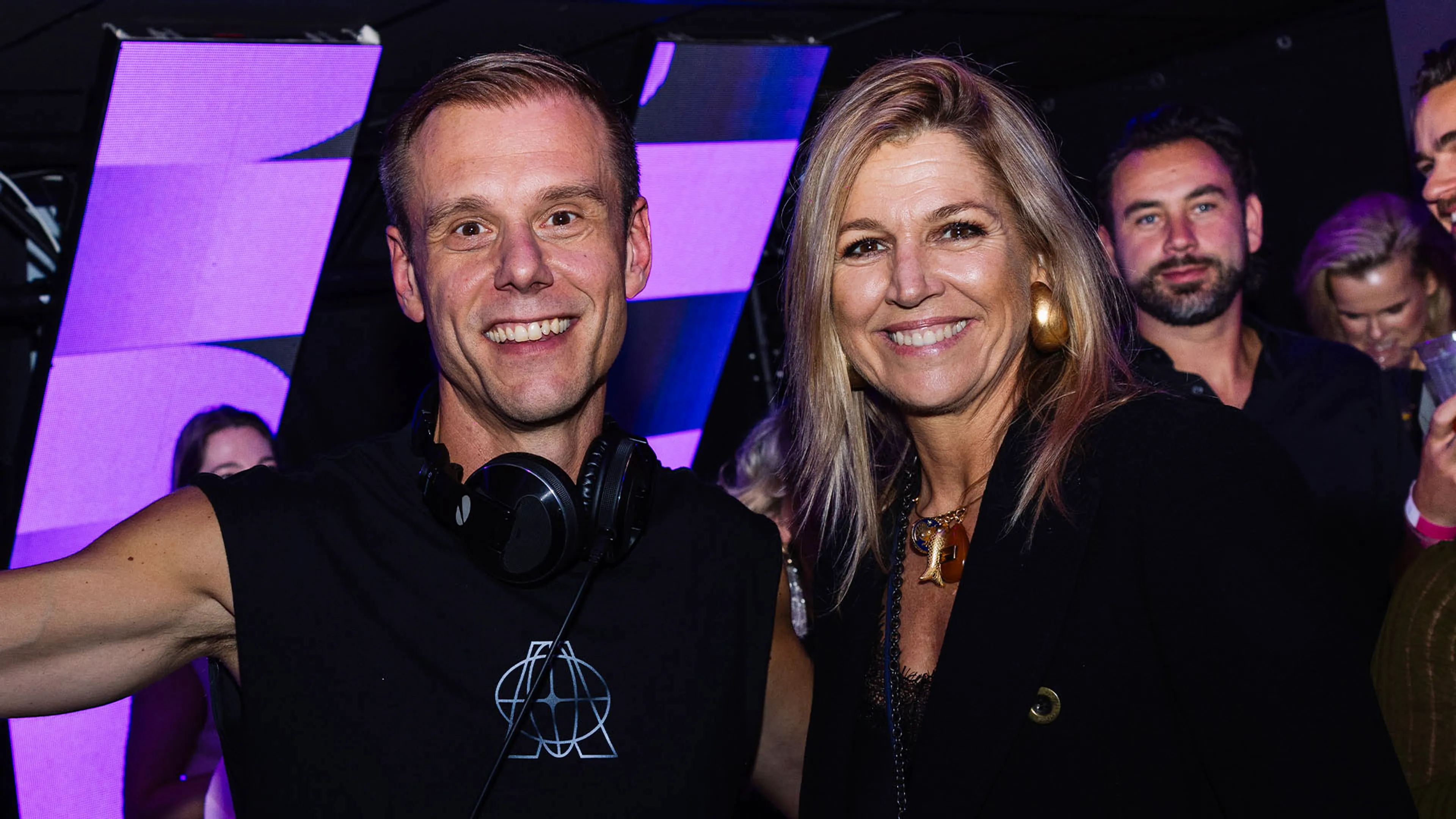 Armin van Buuren durft koningin Máxima niet meer te zoenen!