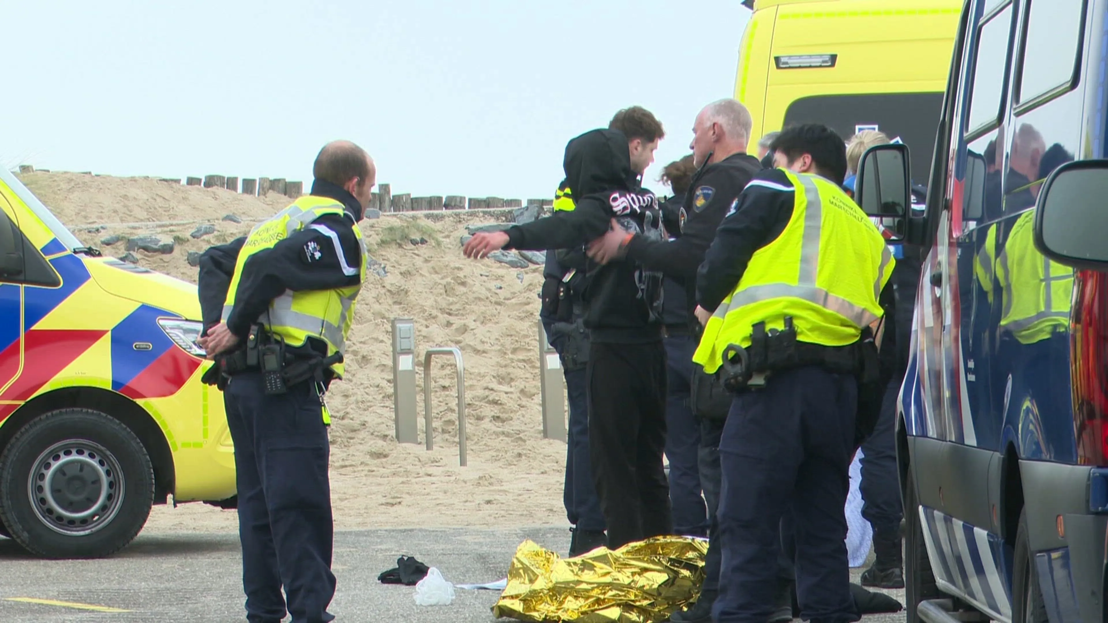 Boot met mogelijk tientallen vluchtelingen aangetroffen