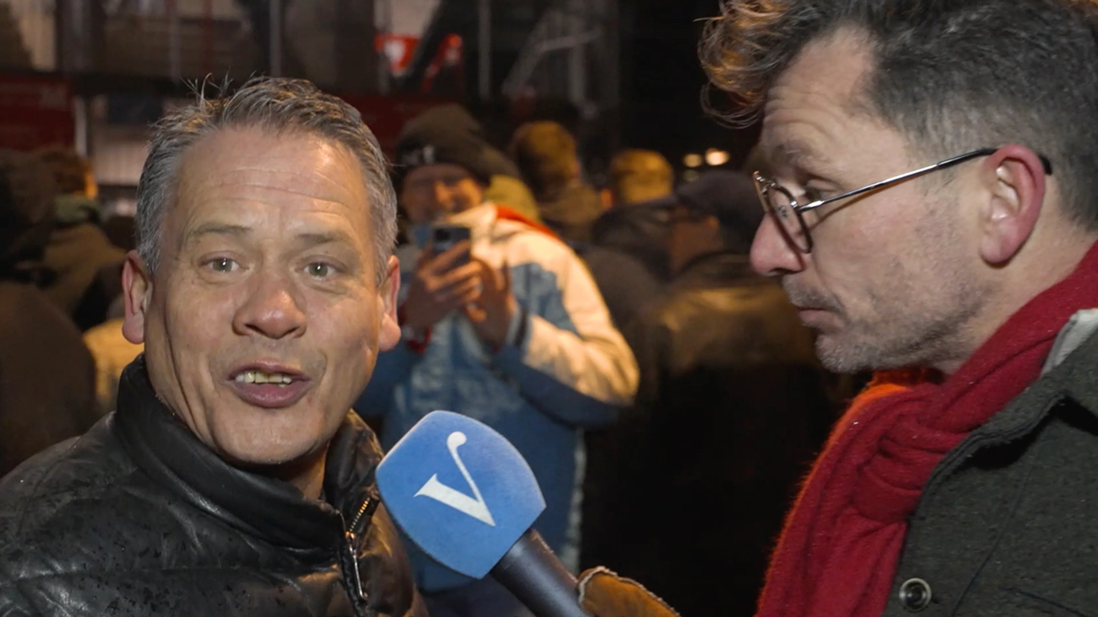 Tom Staal op bezoek in Enschede: 'Wat het ook wordt, ik ga lekker op de k*t als ik thuis kom!'