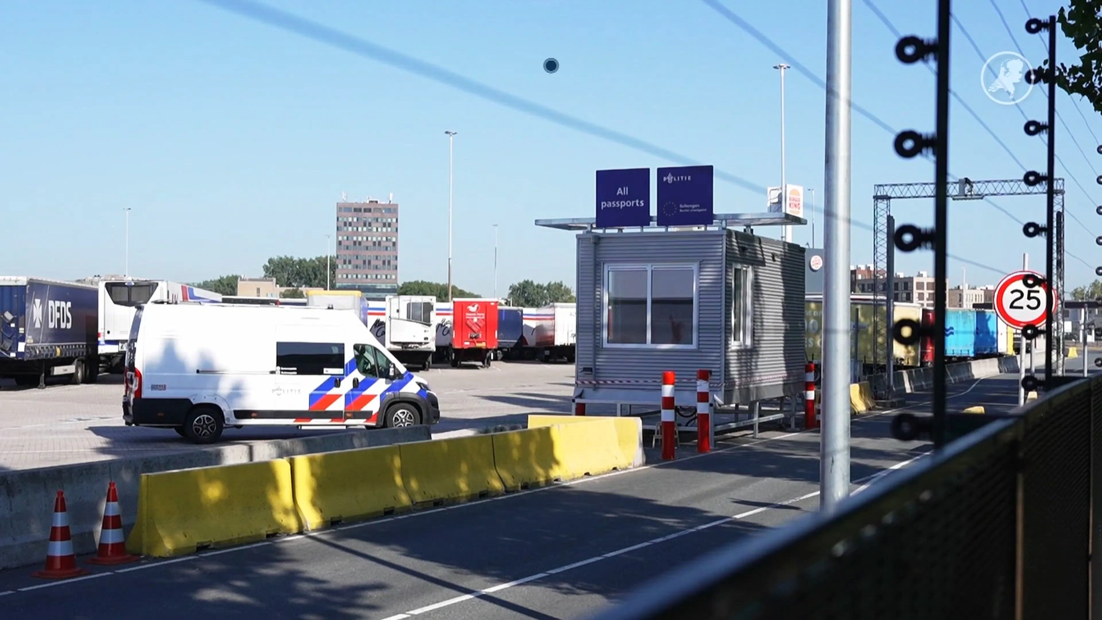 Twaalf inklimmers gevonden in vrachtwagen in Vlaardingen
