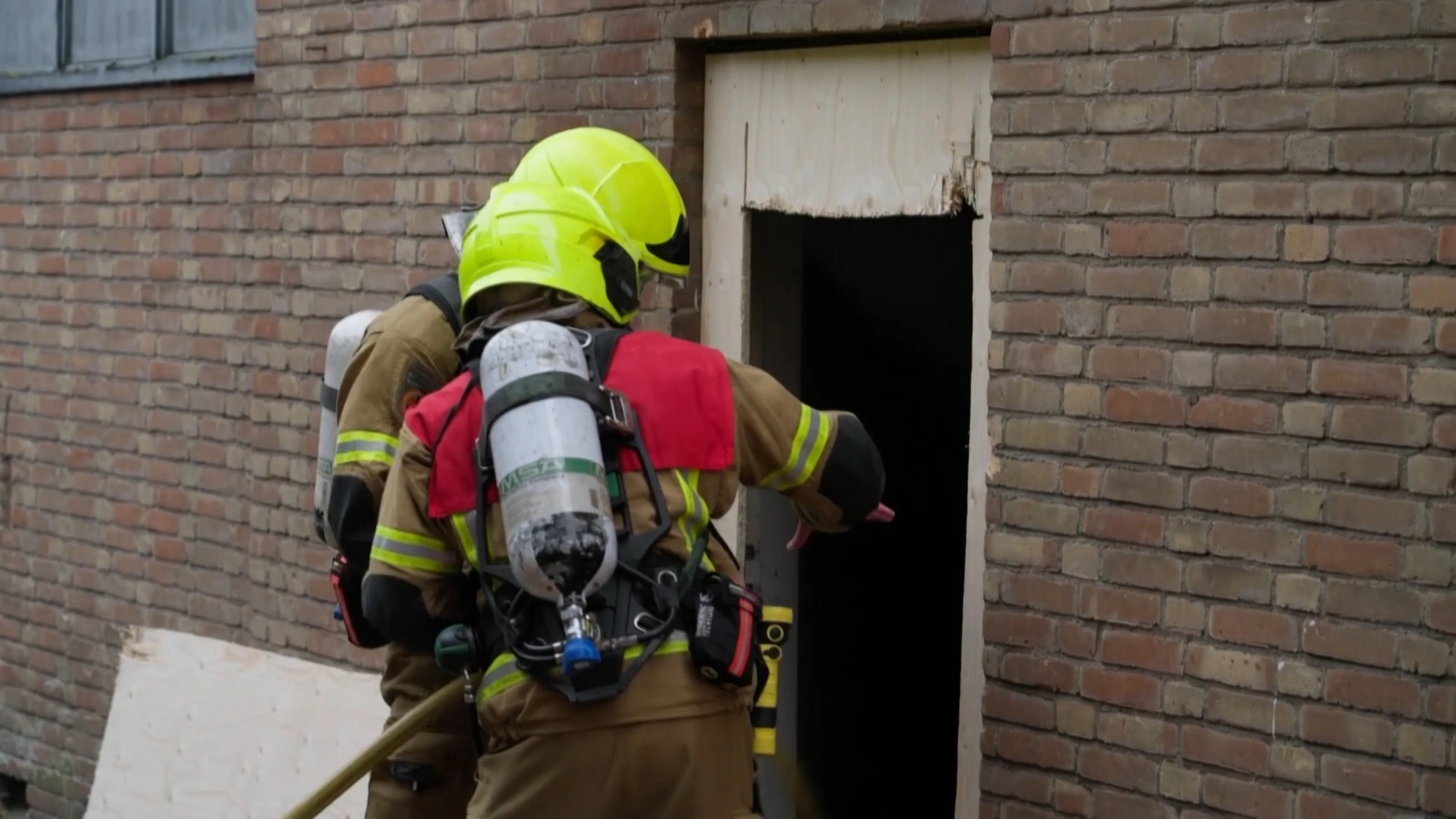 Brandweer stuit in dichte rook op onverwacht gevaar: 'Foute boel'