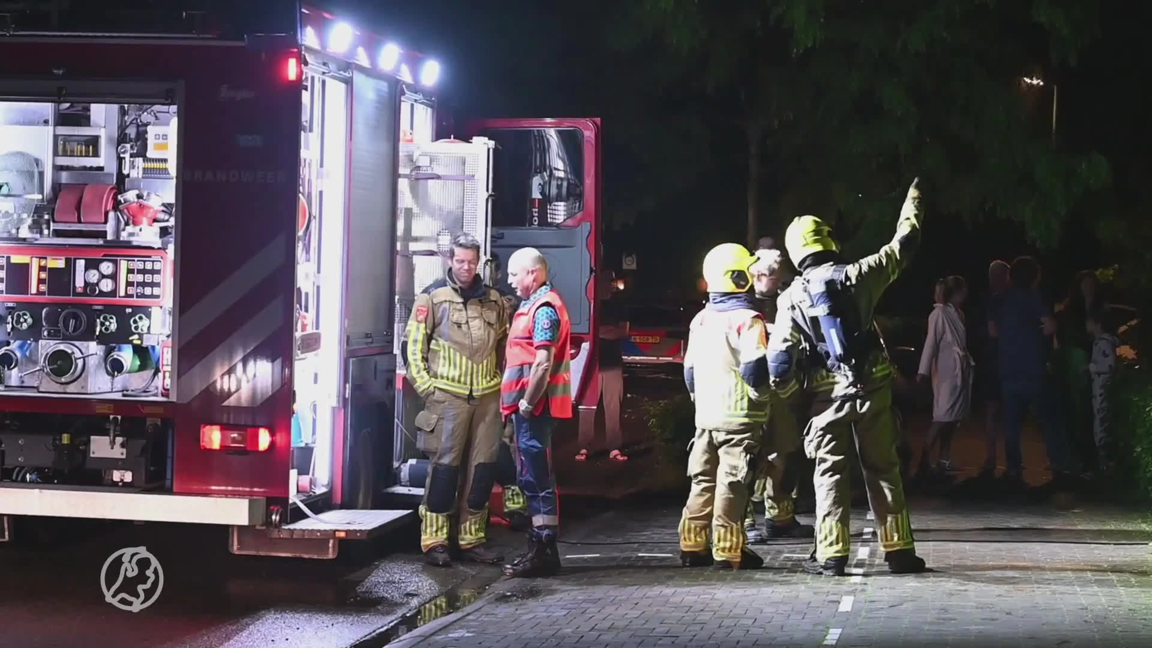 Hond verricht heldendaad door gezin wakker te blaffen tijdens woningbrand
