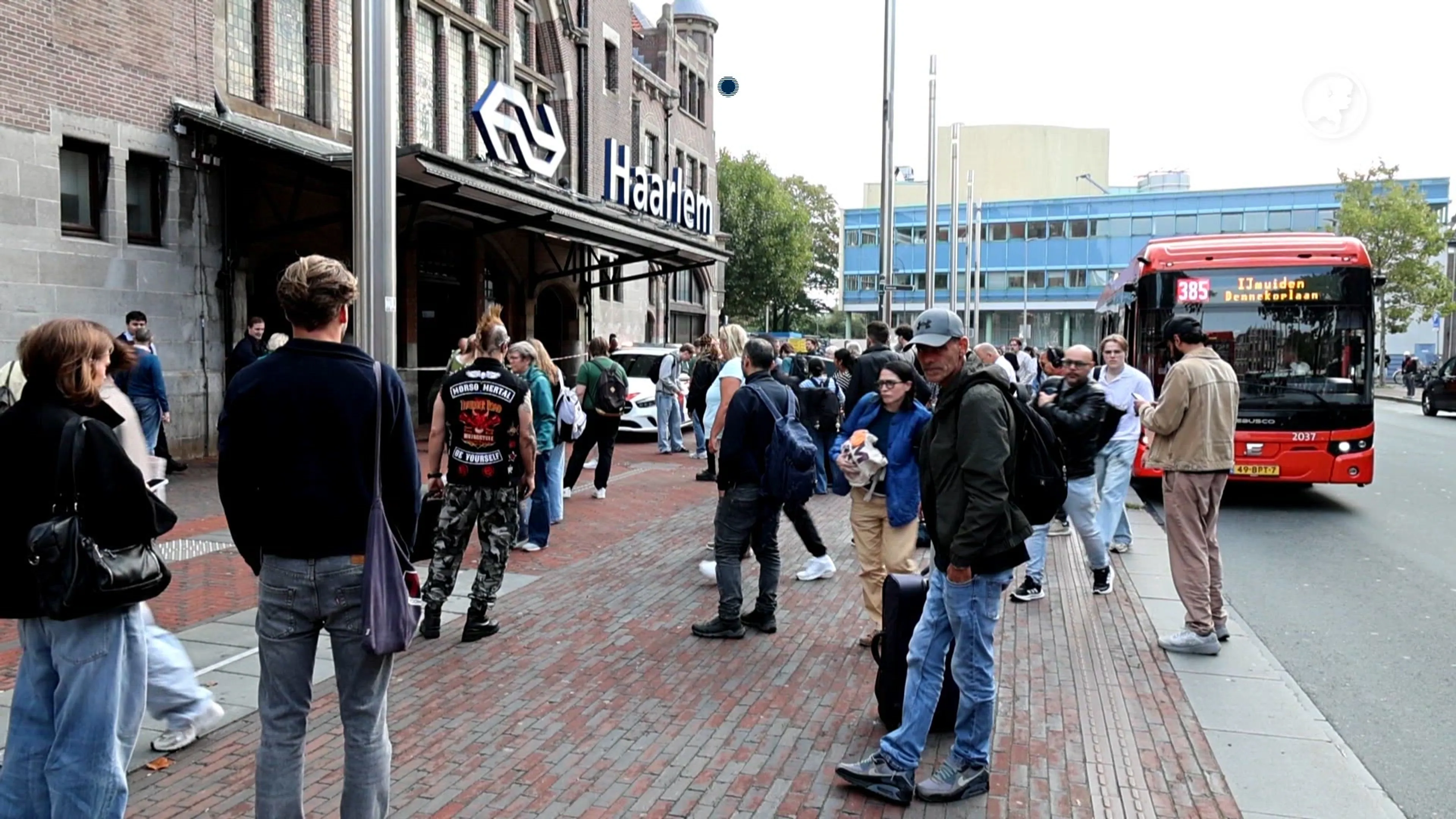 Vier stations ontruimd door achtergelaten tassen