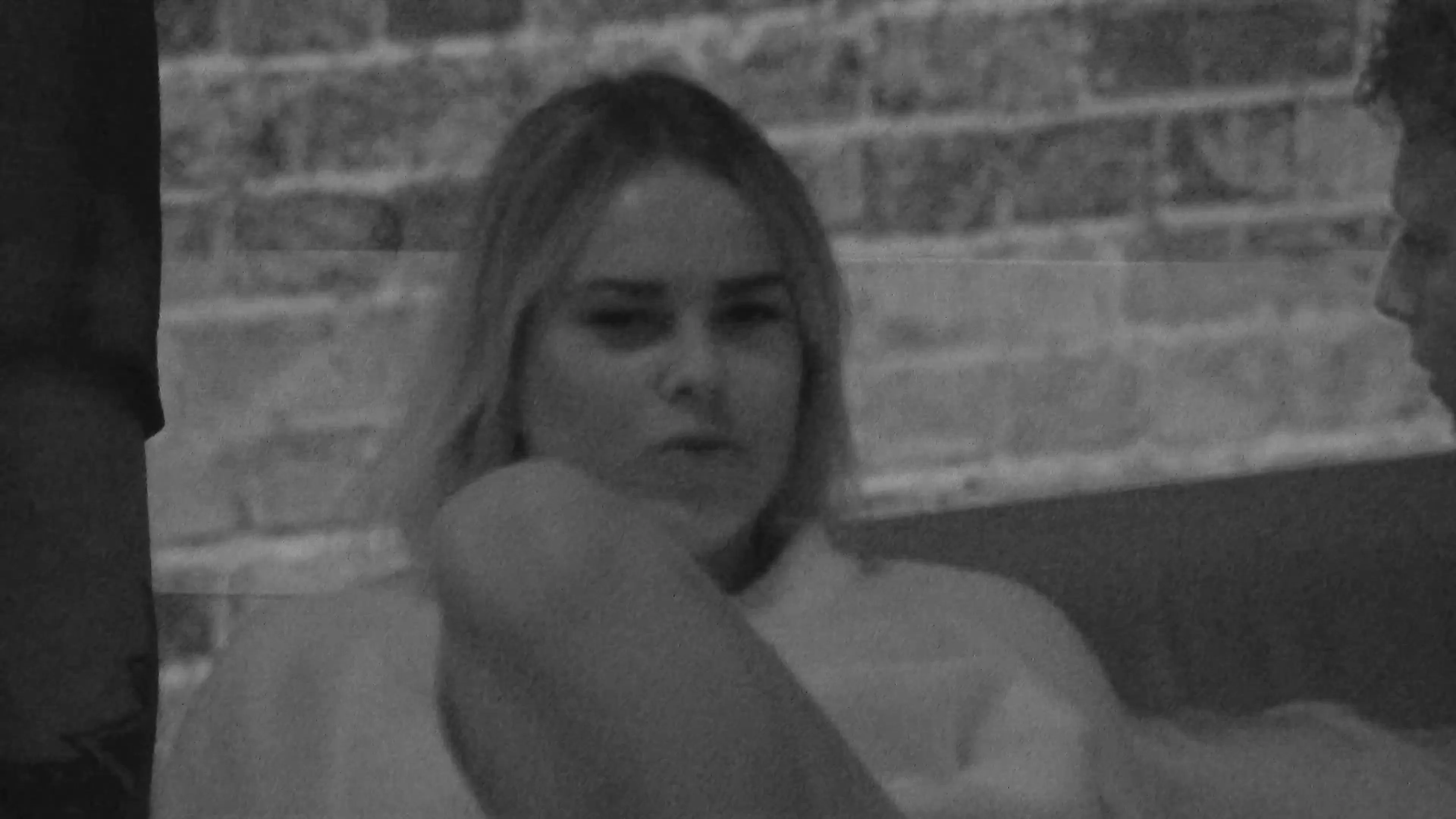 Lisanne lijkt wat jaloers als ze Sem aanspreekt