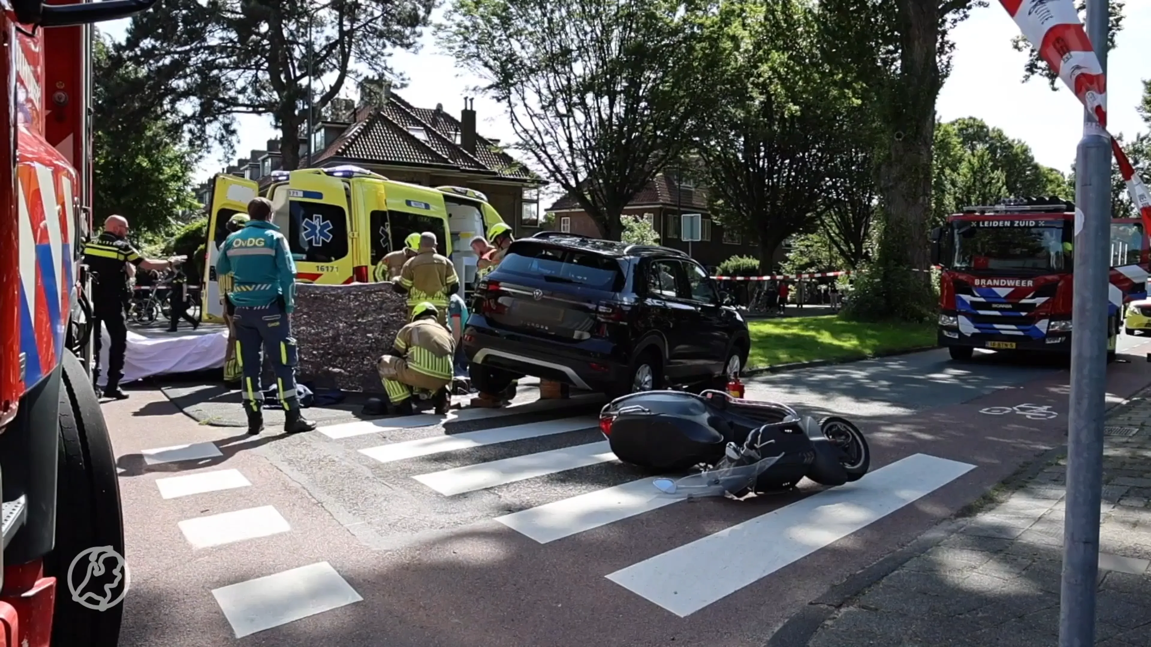 Scooterrijder zwaargewond na aanrijding met auto