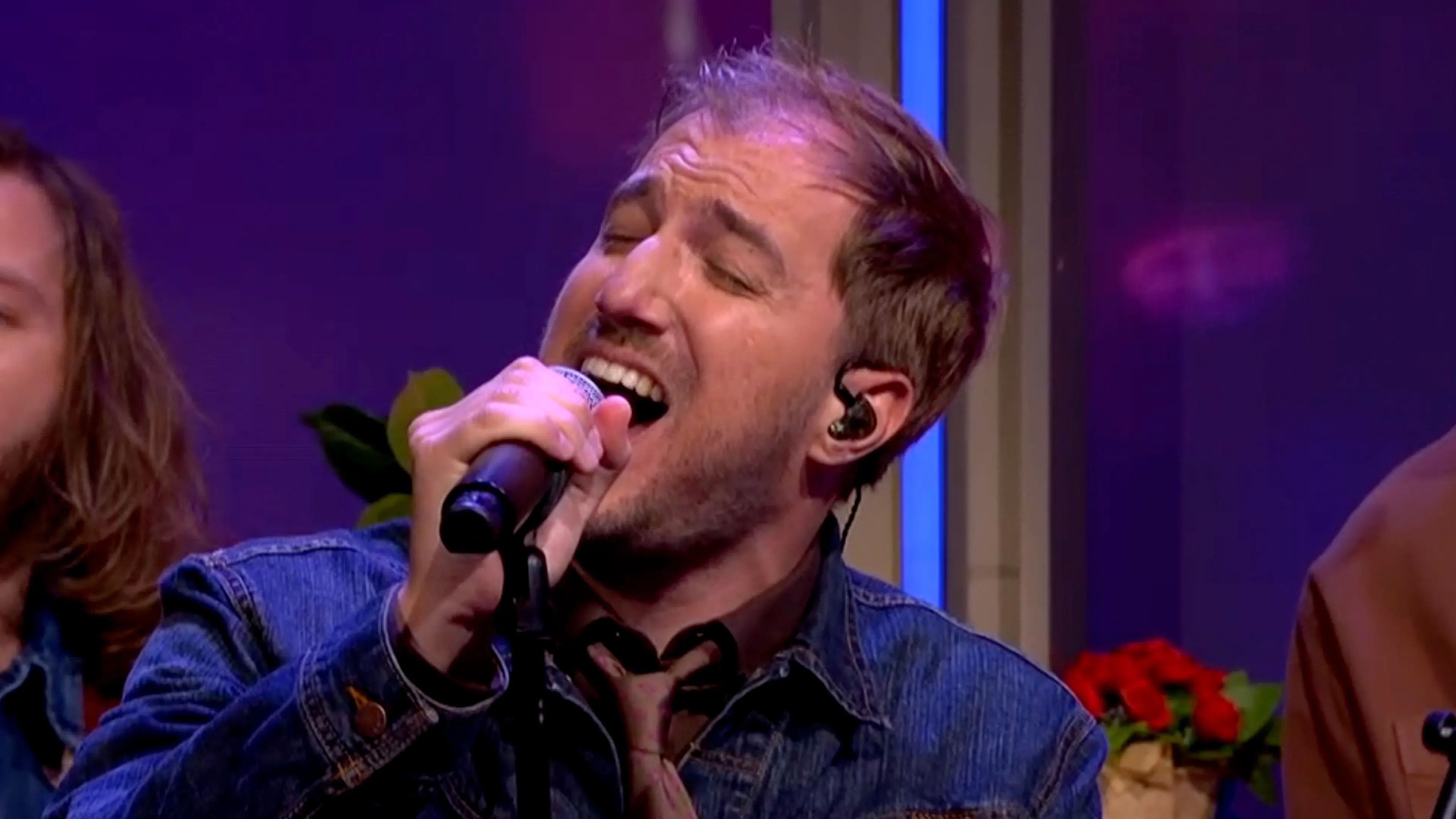 MainCourse speelt prachtige versie van 'Massachusetts' in de commercialbreak van De Oranjezomer