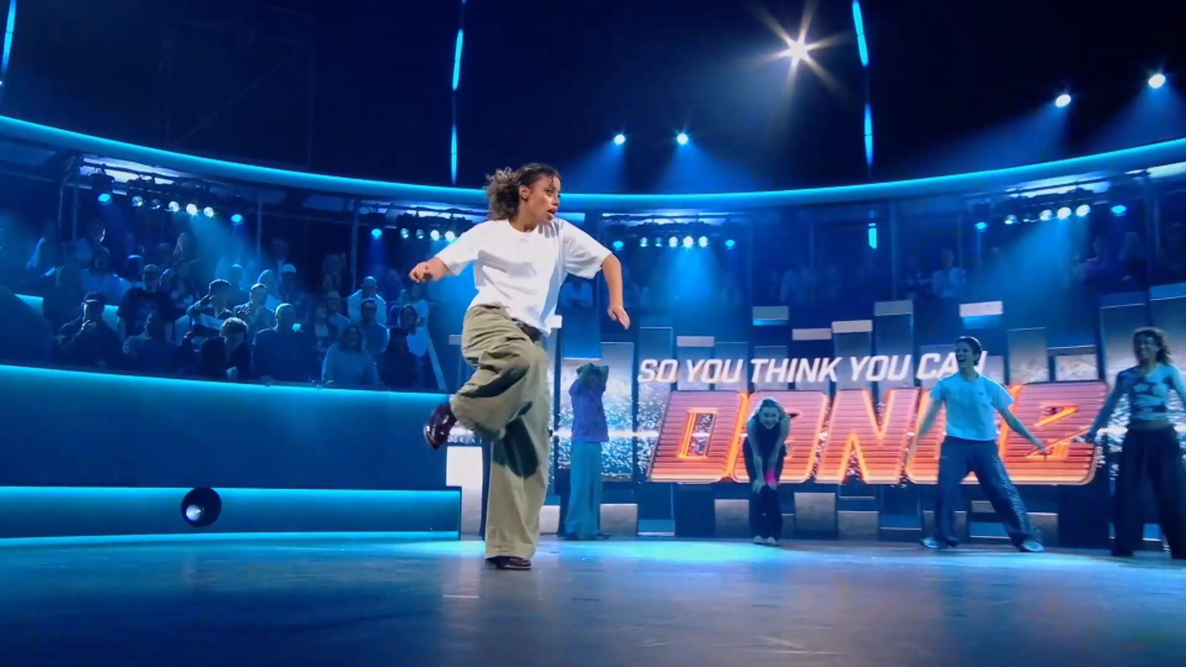 Het publiek gaat los voor Djunelle | Dance for Your Life
