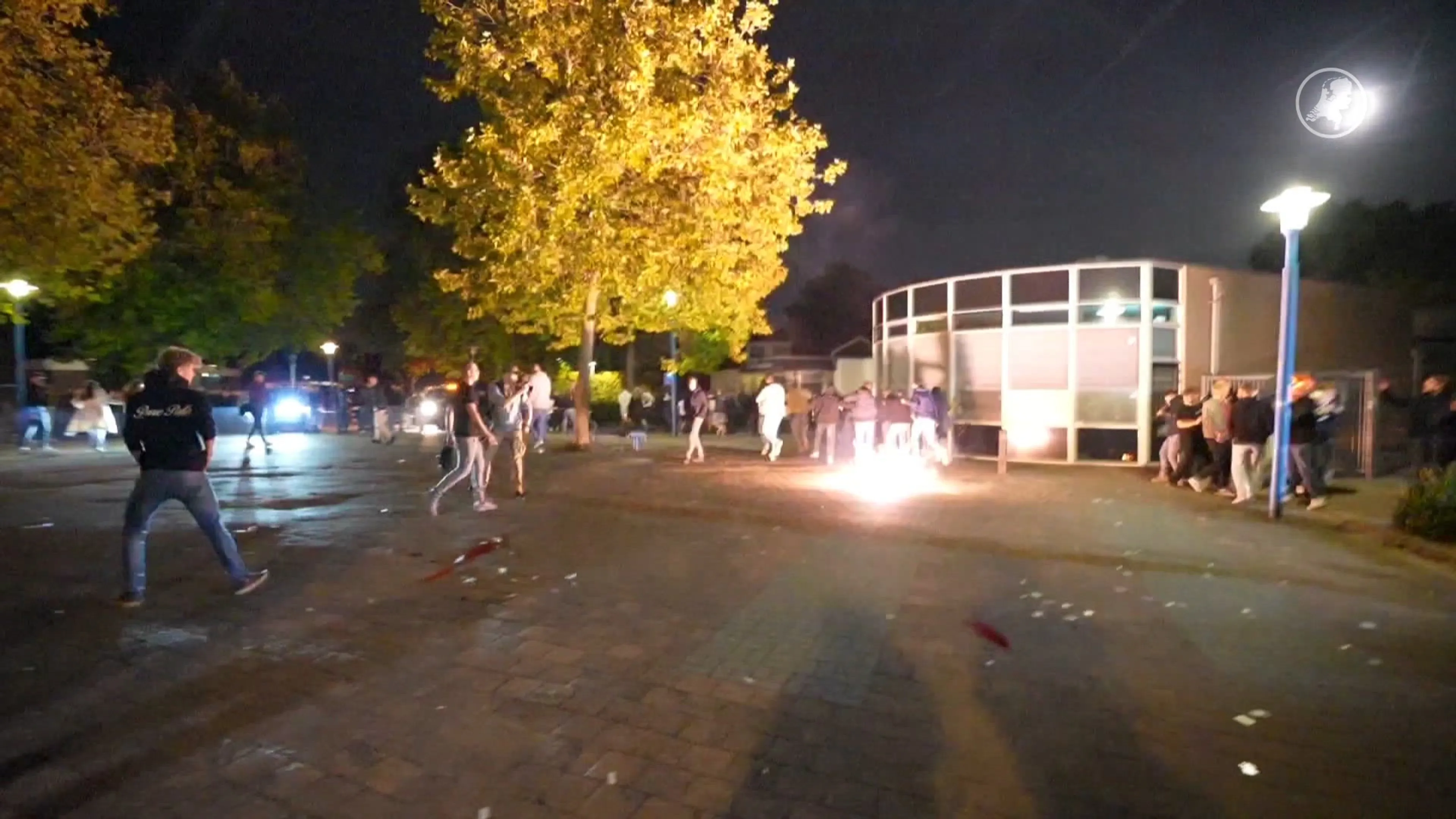 ME grijpt in bij azc-protest Kesteren na afsteken vuurwerk