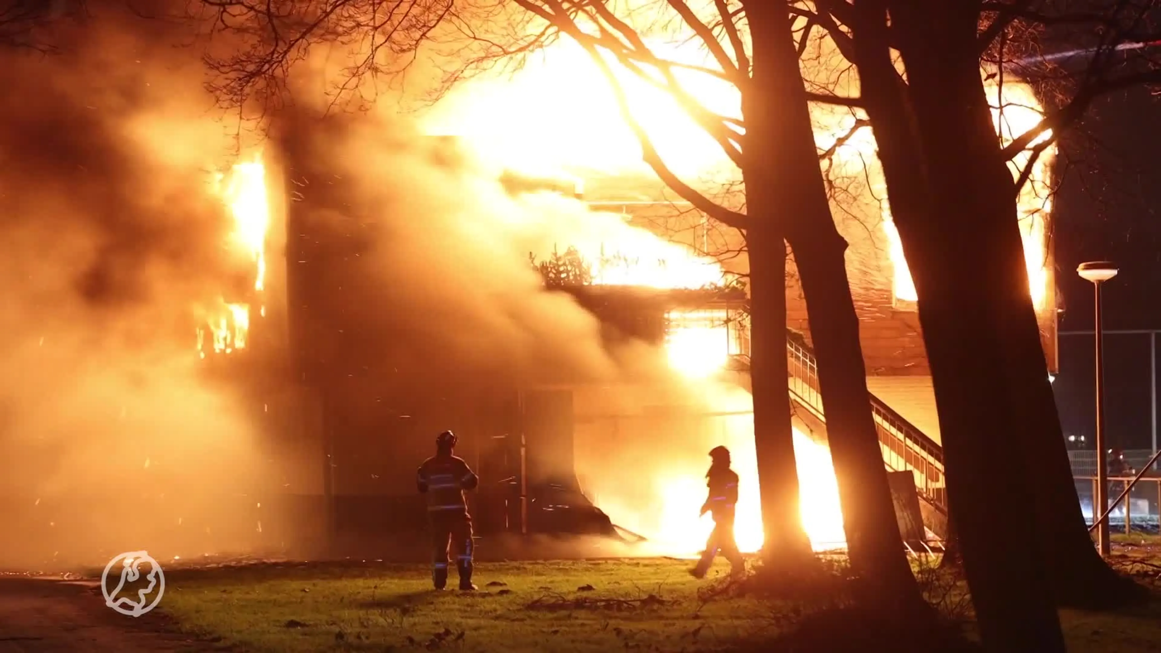 Grote brand legt oud clubhuis DWS Amsterdam in de as