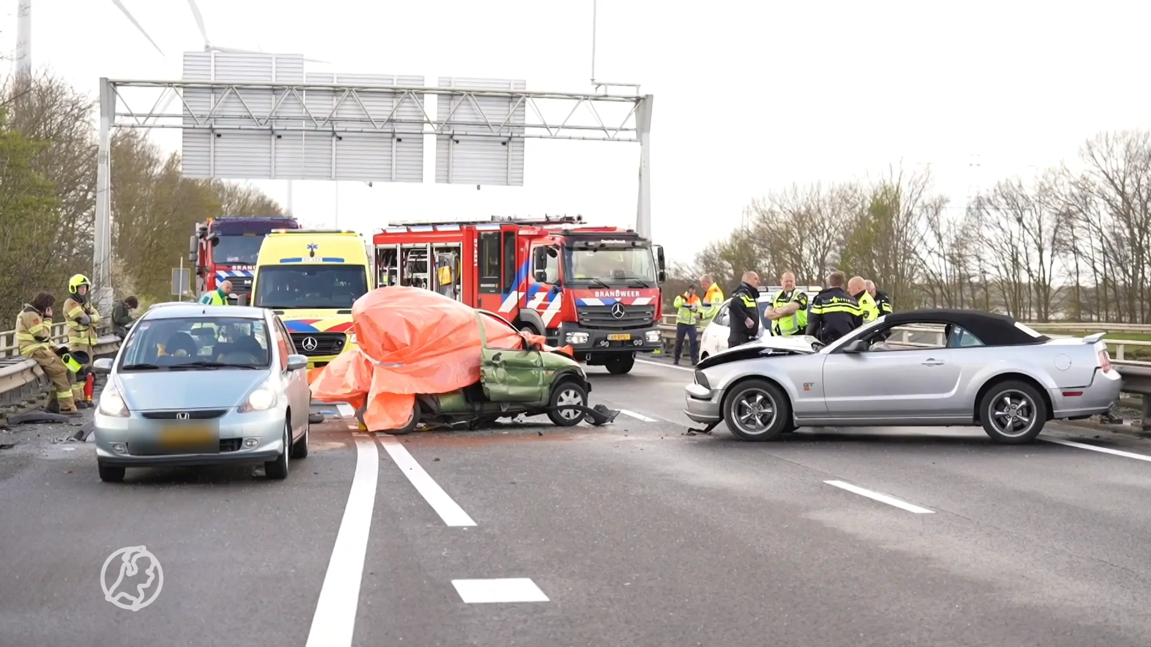 Dode bij botsing op A15 bij Valburg, snelweg afgesloten