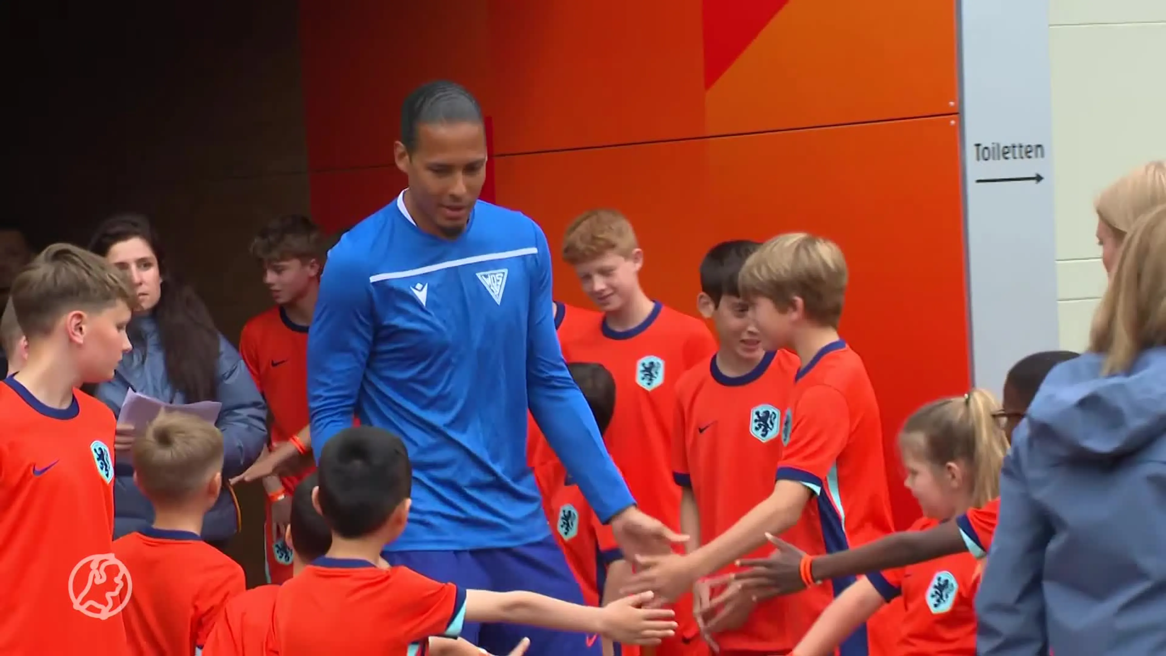 Oranje traint op weg naar EK voor 2000 fans in Zeist