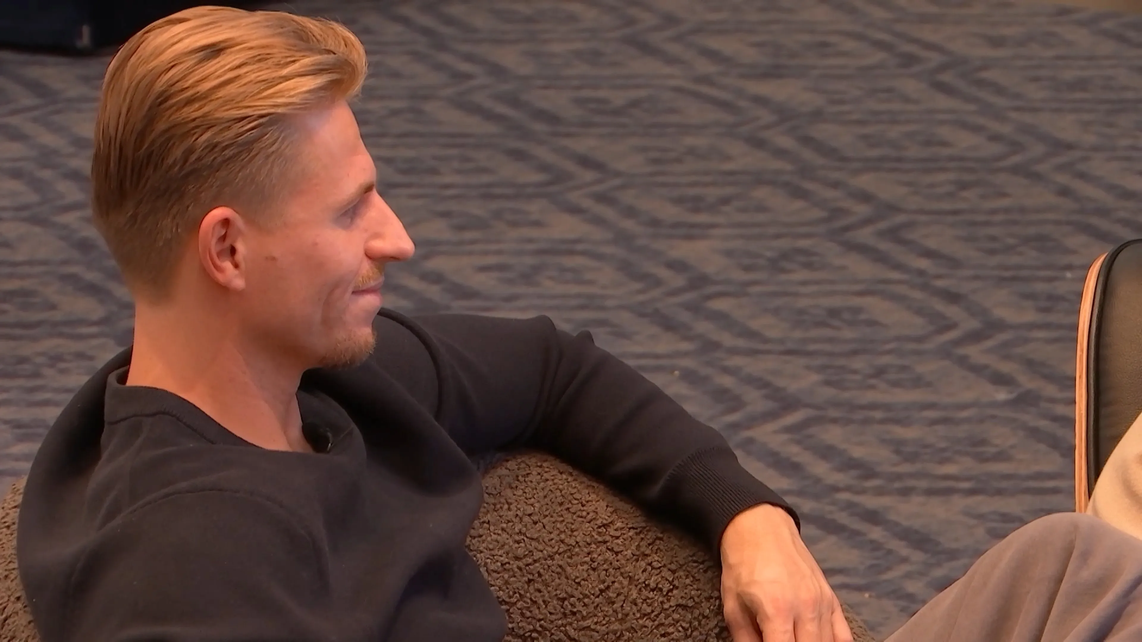 Dylan vindt Sigourney zonder wimpers raar