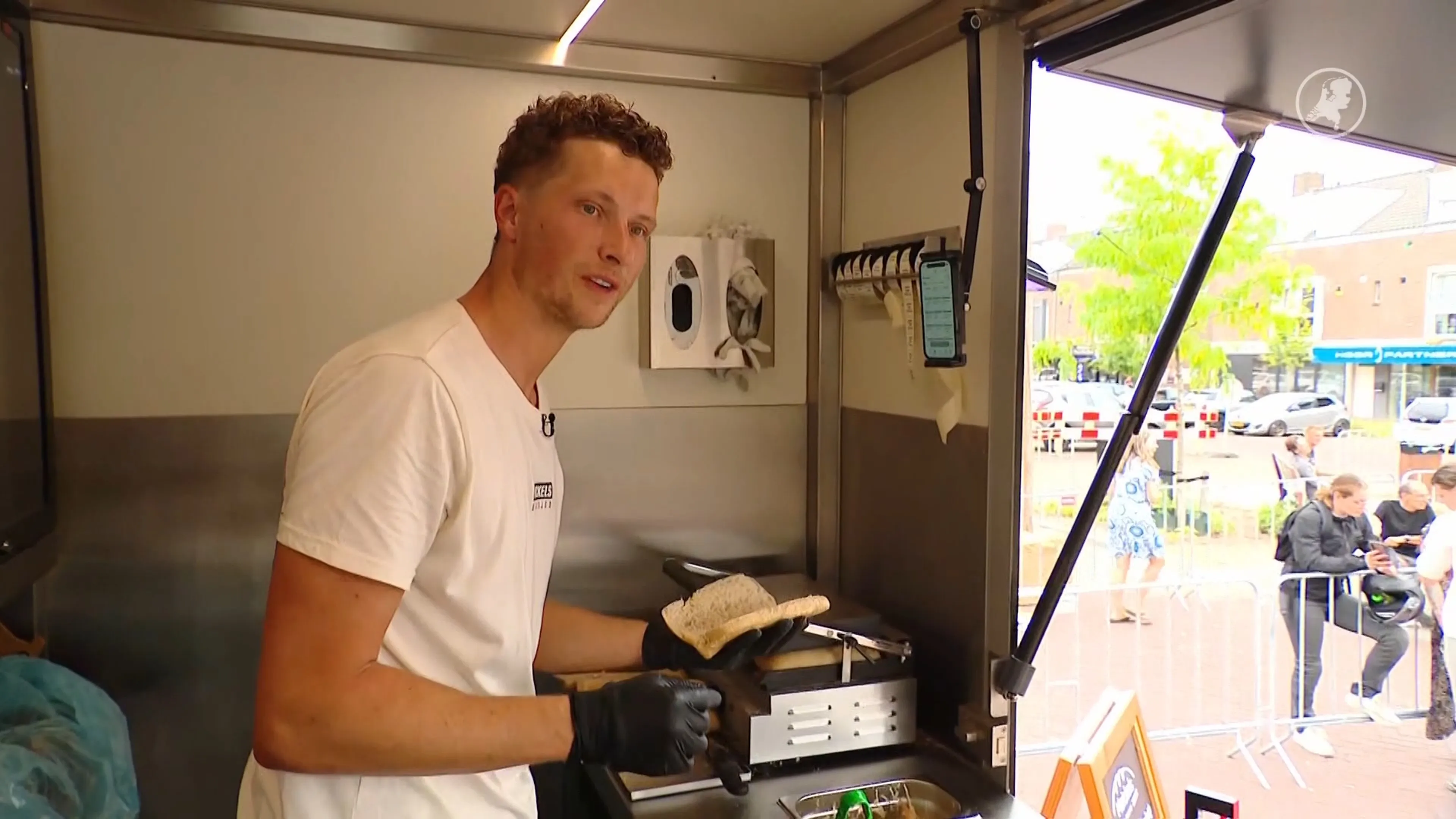 Maickel maakt 72 uur broodjes zonder slaap: fans blijven komen