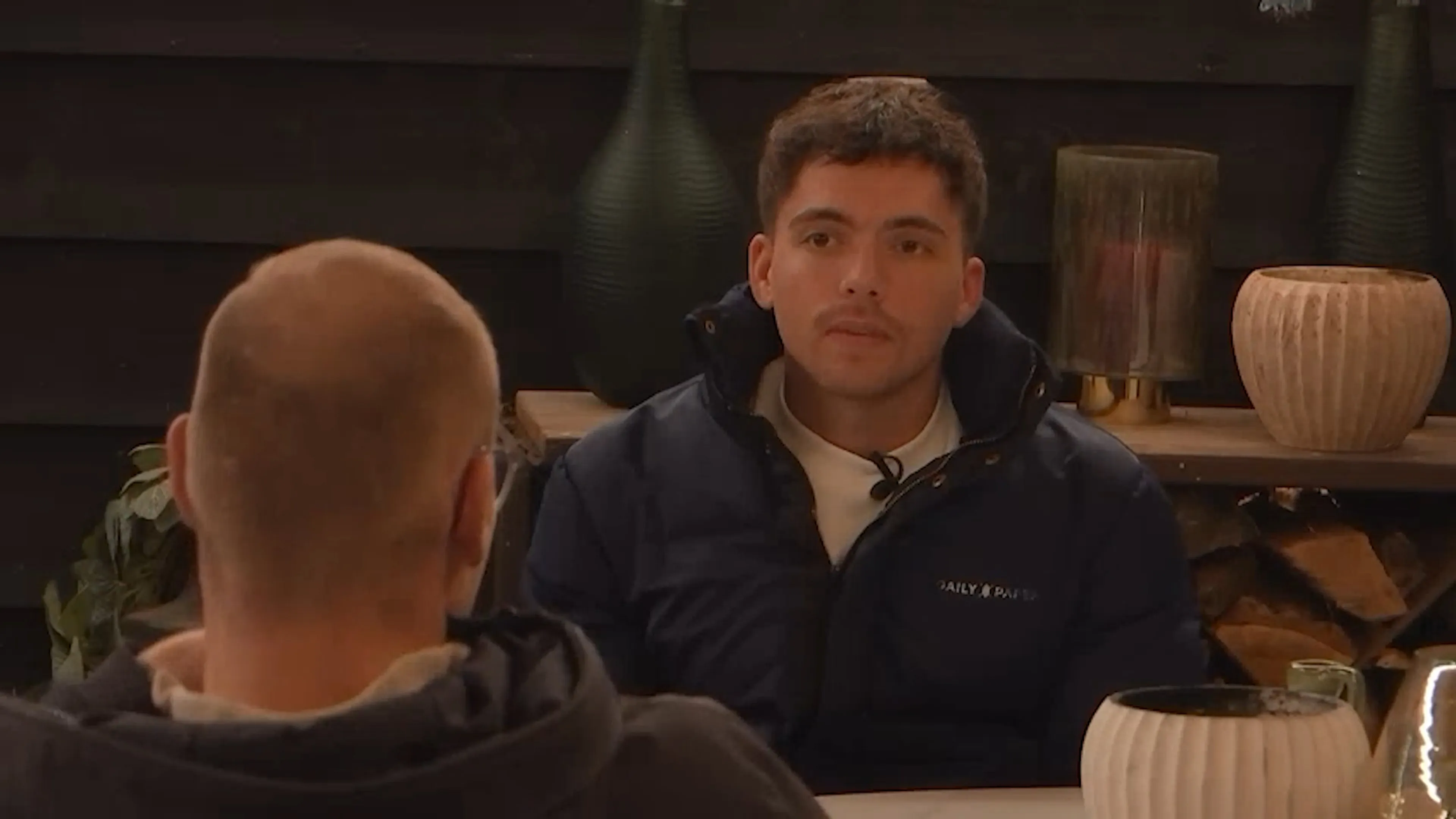 Wesley haalt verhaal bij Lars!