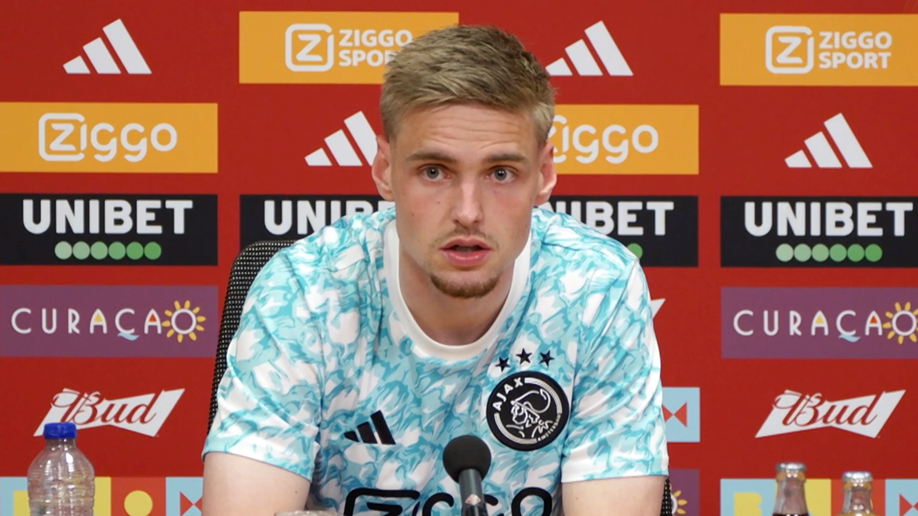 Taylor herpakt zich met Ajax na pijnlijke Klassieker: 'Een van de donkerste dagen uit mijn leven'