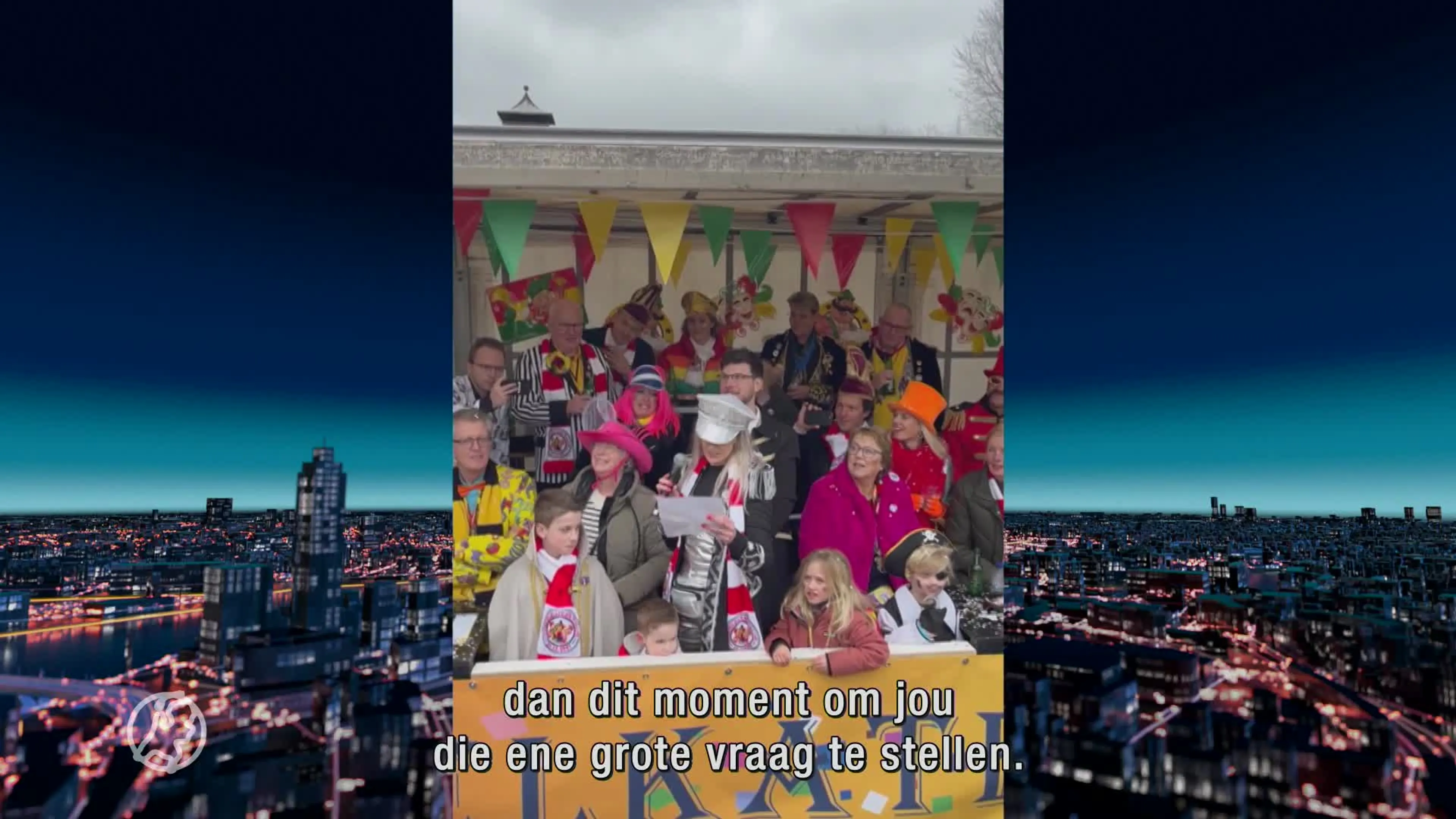 Koninklijk aanzoek: vrouw vraagt Prins Carnaval in optocht ten huwelijk