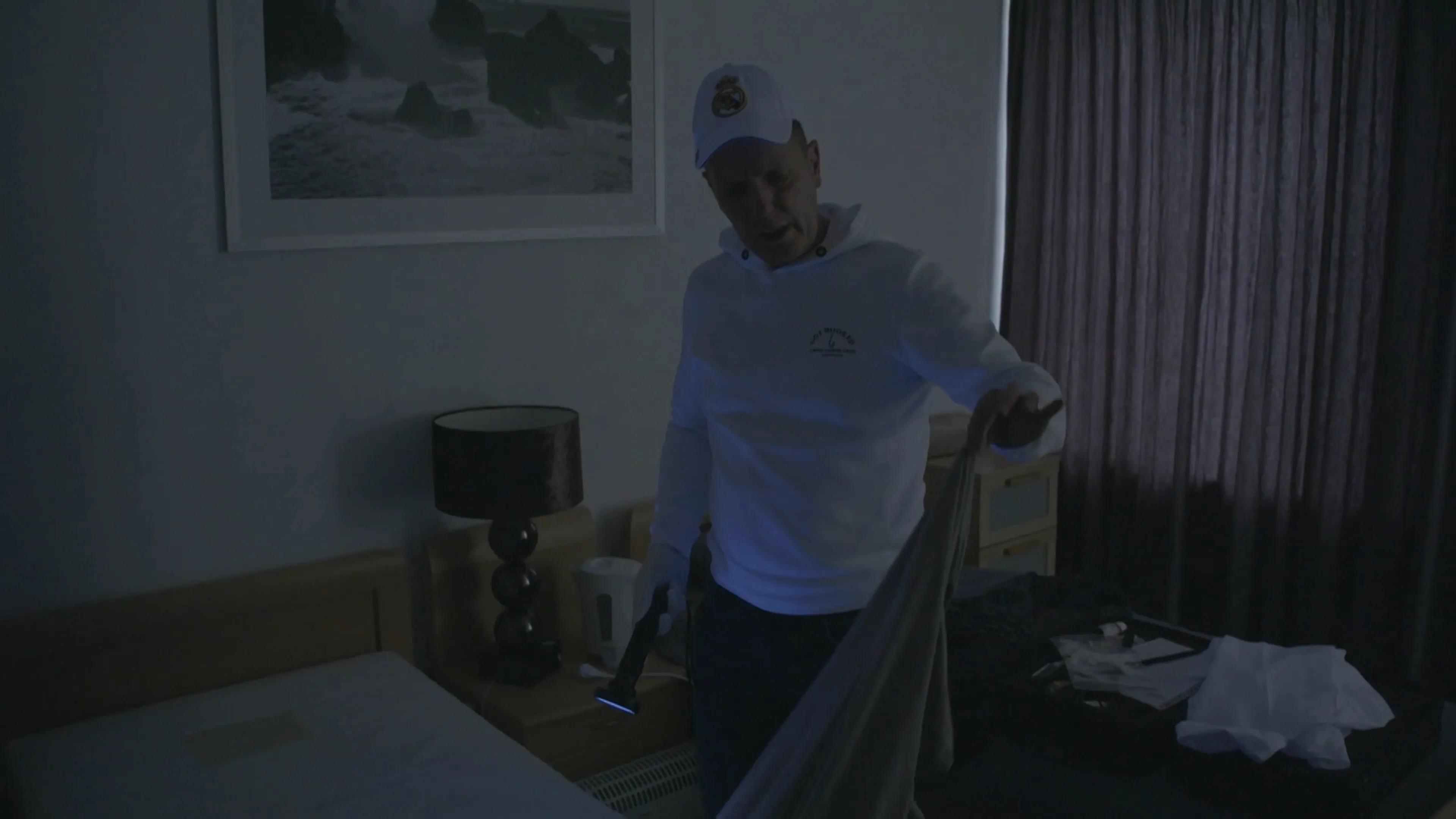 Rob Geus walgt van smerige kamer: 'Eén vieze bende'