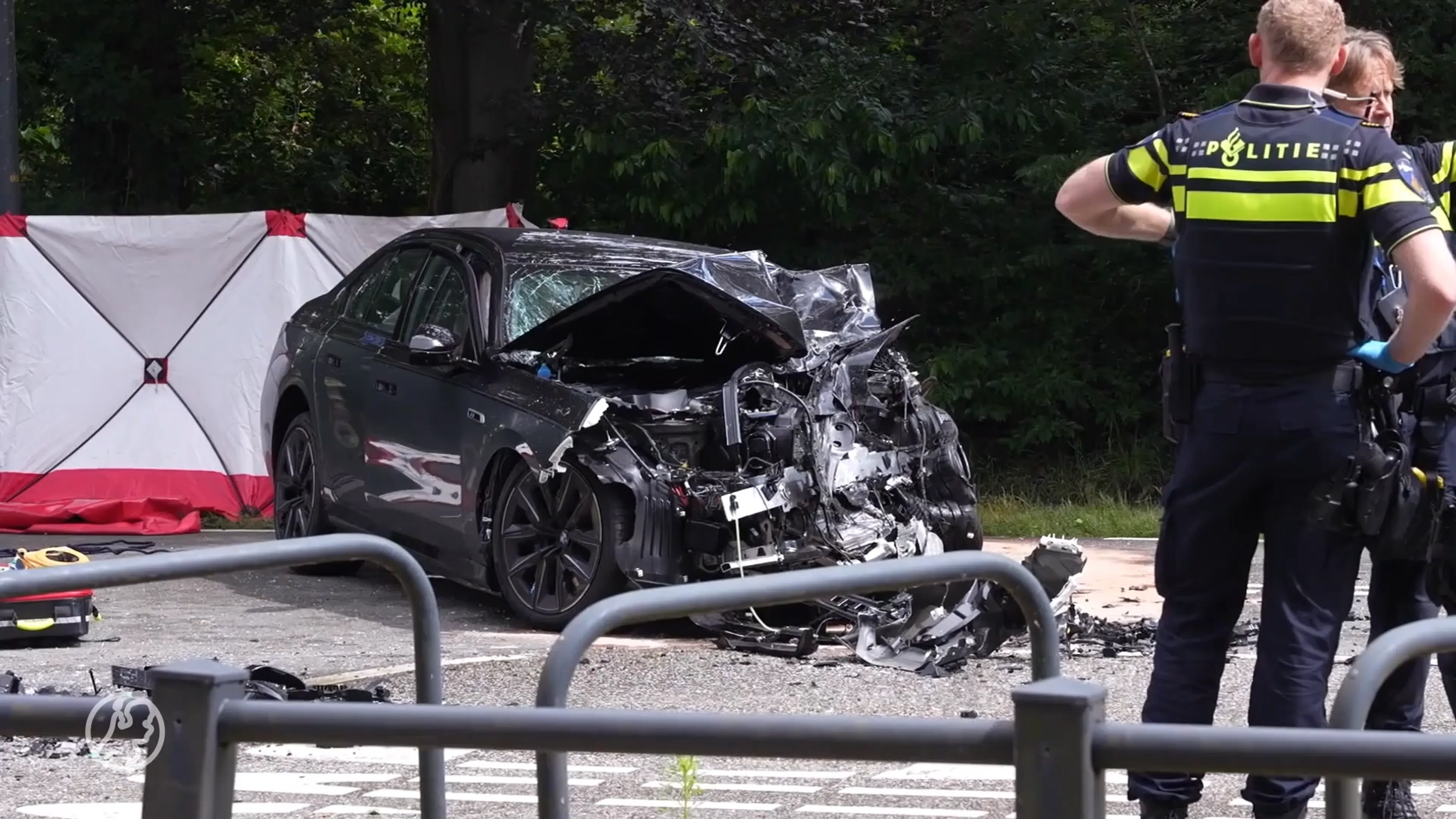 Lijnbus en auto botsen op elkaar in Hengelo, meerdere gewonden