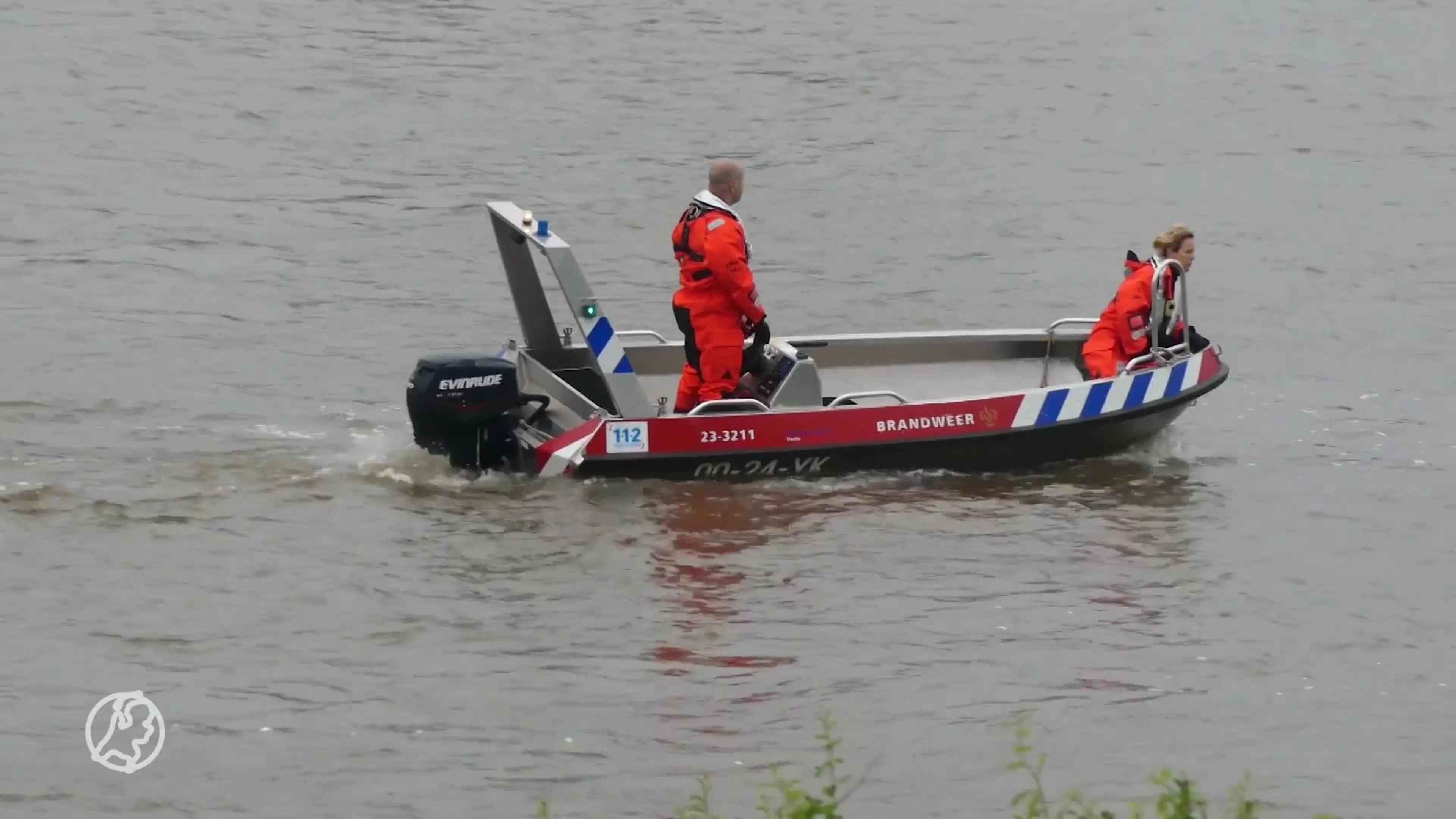 Twee personen te water op Maaskade in Venlo