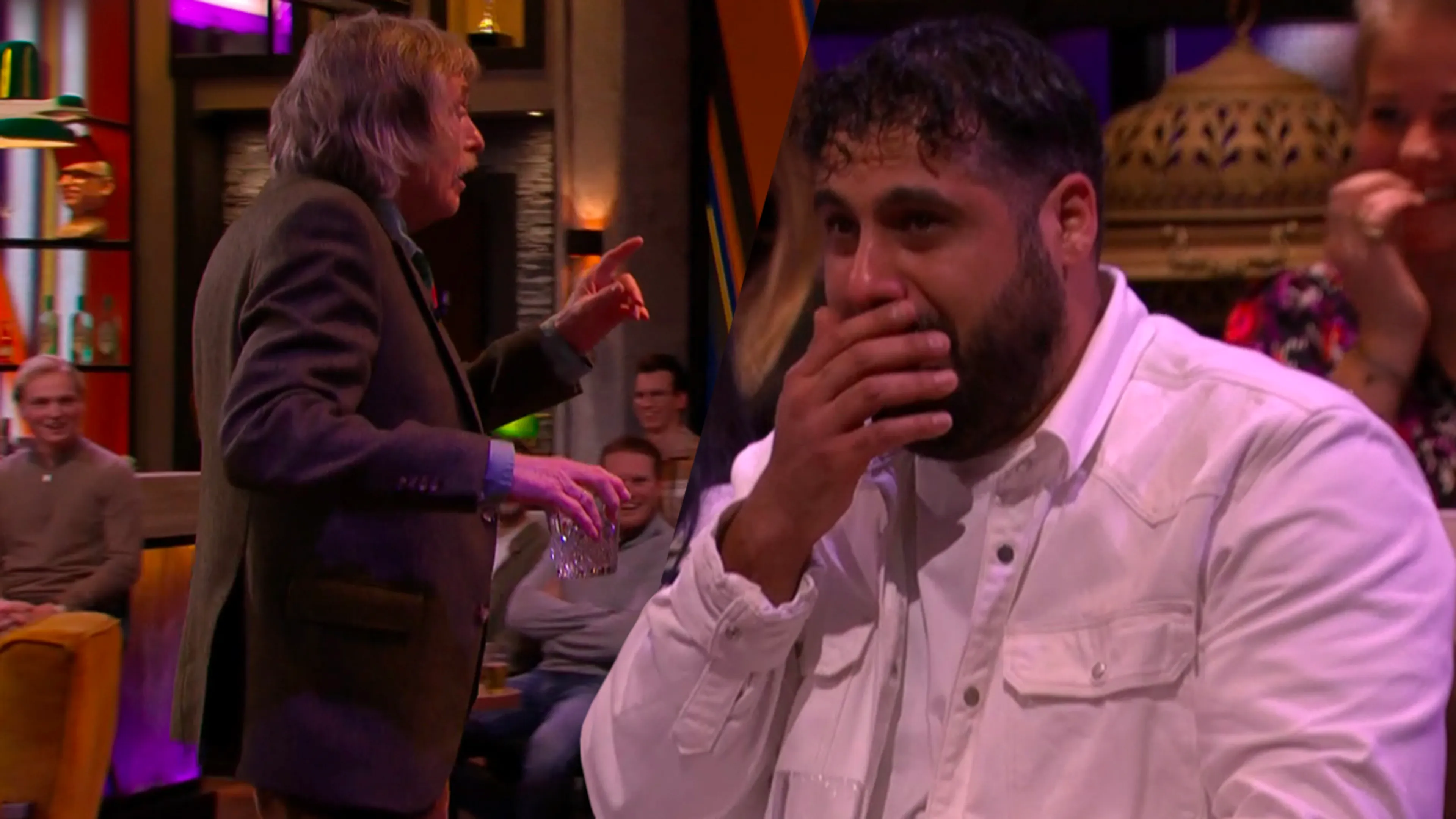 Man in publiek bij Vandaag Inside krijgt enorme hoestbui; Johan geeft hem glaasje water