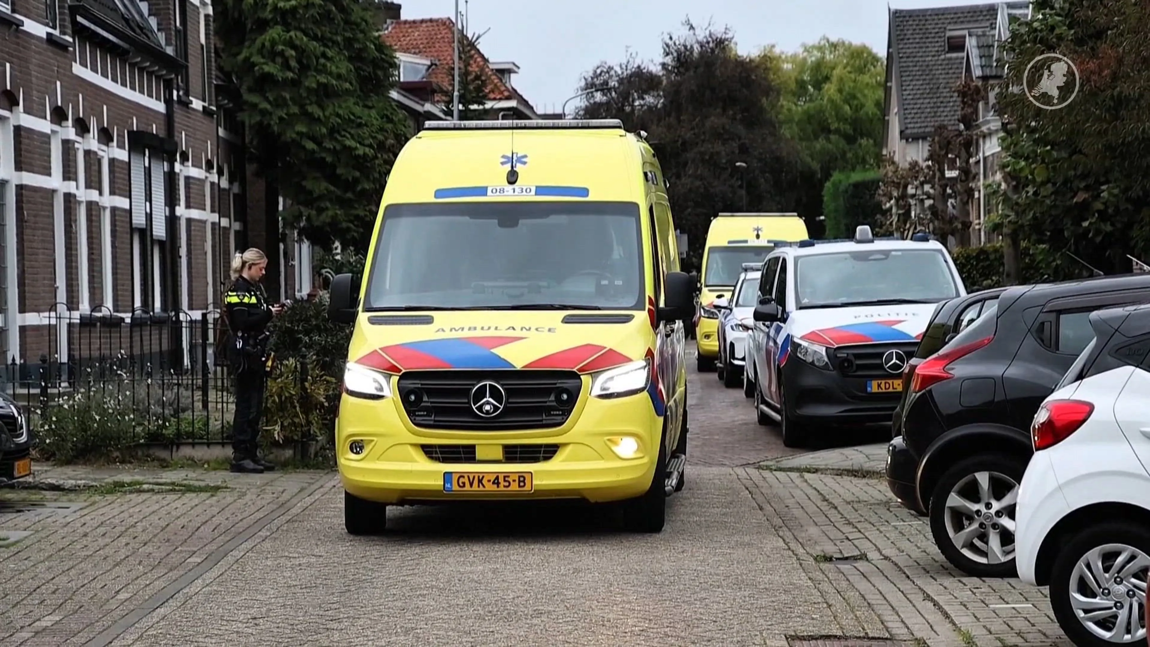 Kind valt uit raam in Tiel, met spoed naar ziekenhuis gebracht