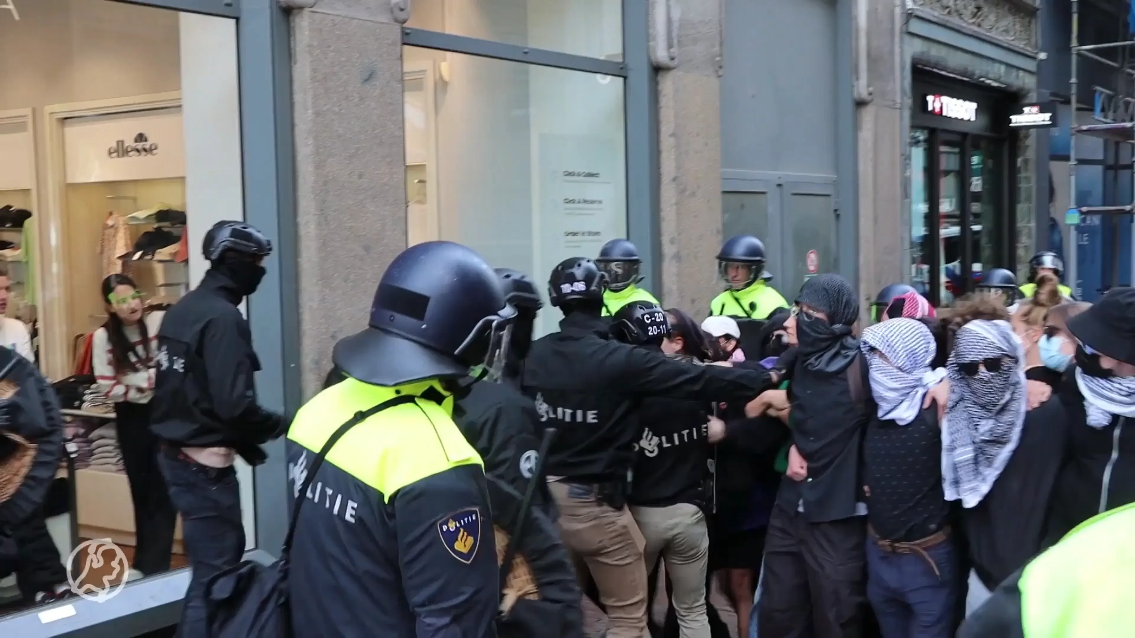 Tientallen tegendemonstranten opgepakt bij pro-Israëlactie Amsterdam