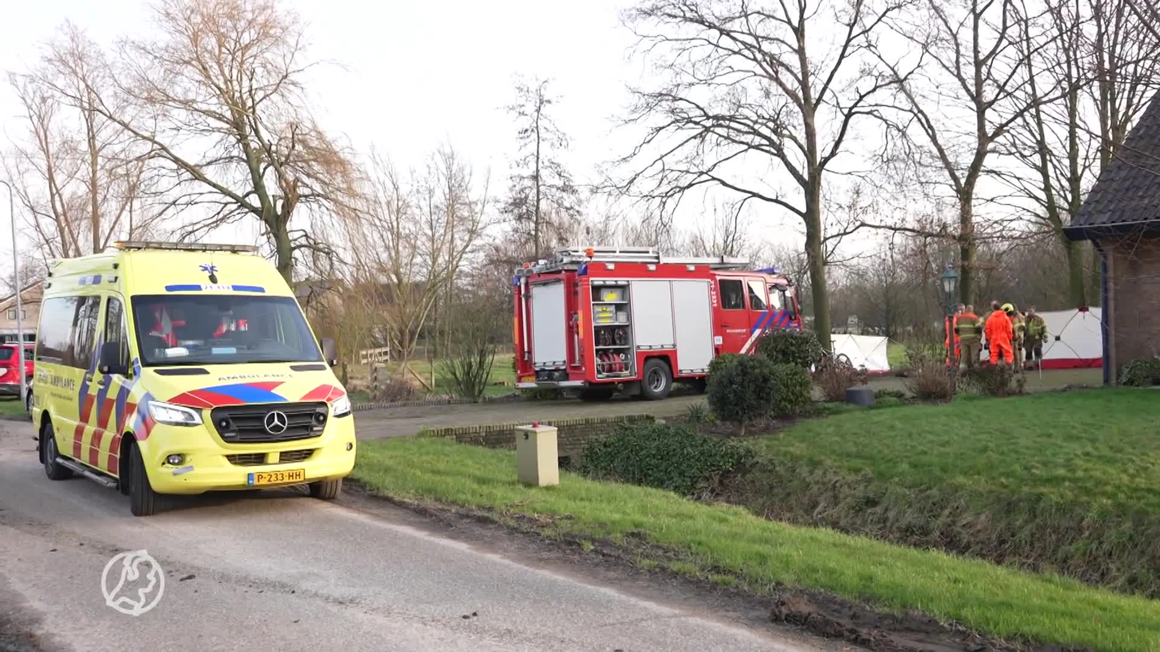 Vrouw in kritieke toestand uit water gehaald