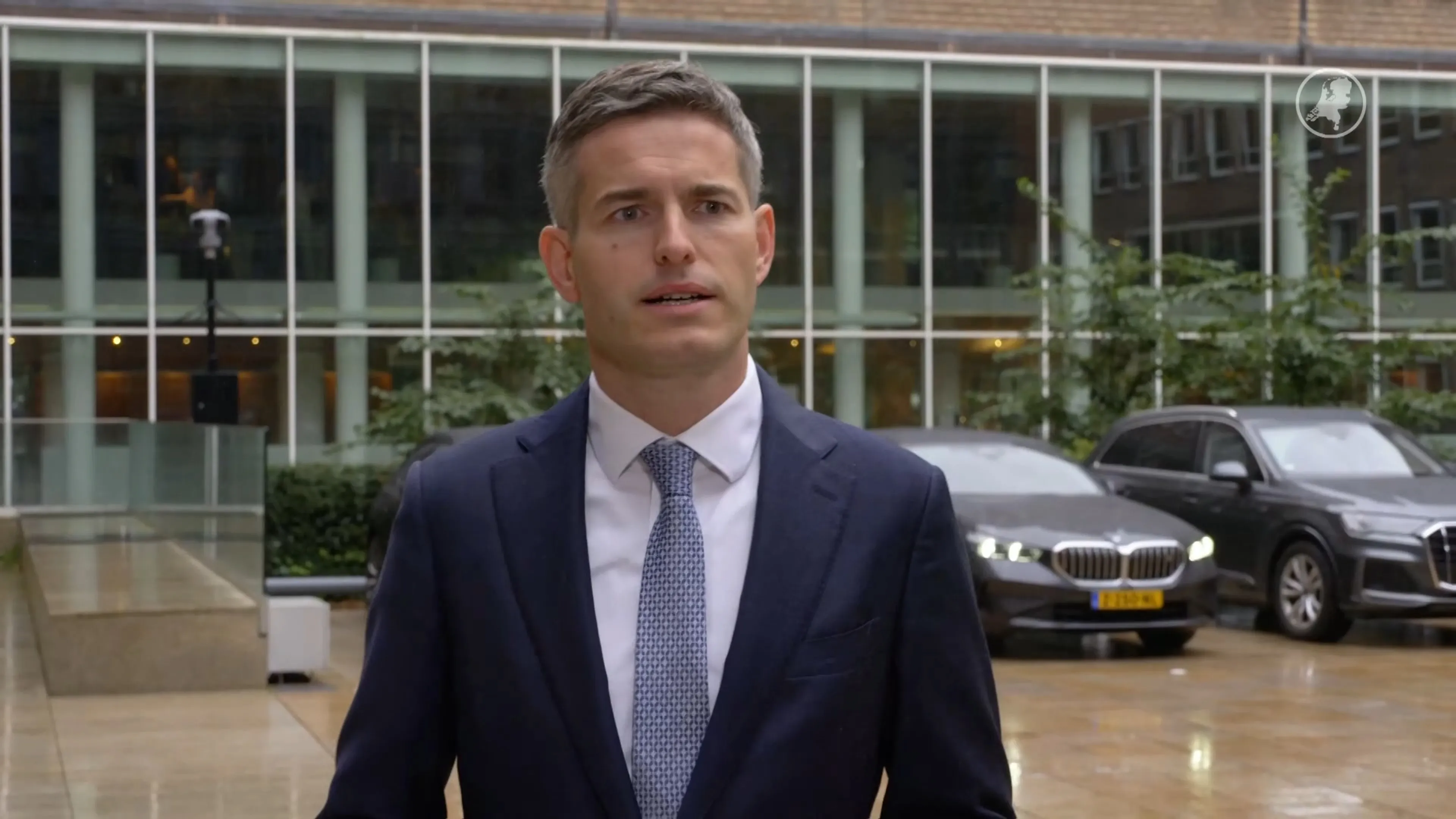 Minister Berendsen reageert op dodelijk busongeluk in Zwitserland