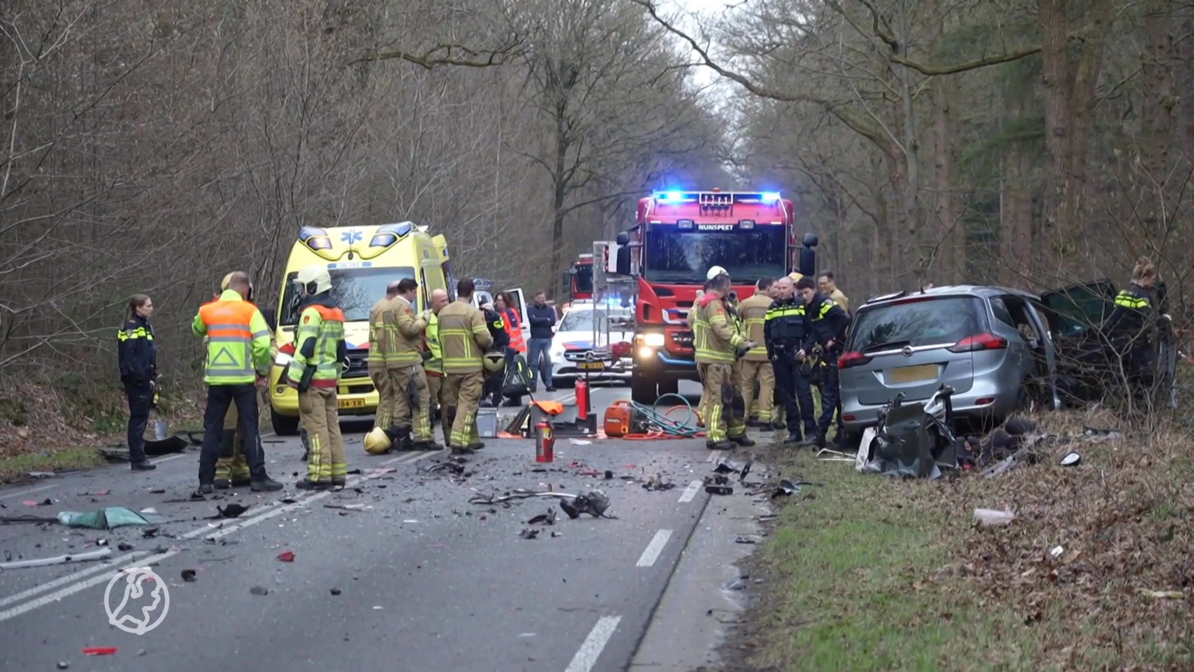 Drie gewonden en ravage na frontale botsing op N310