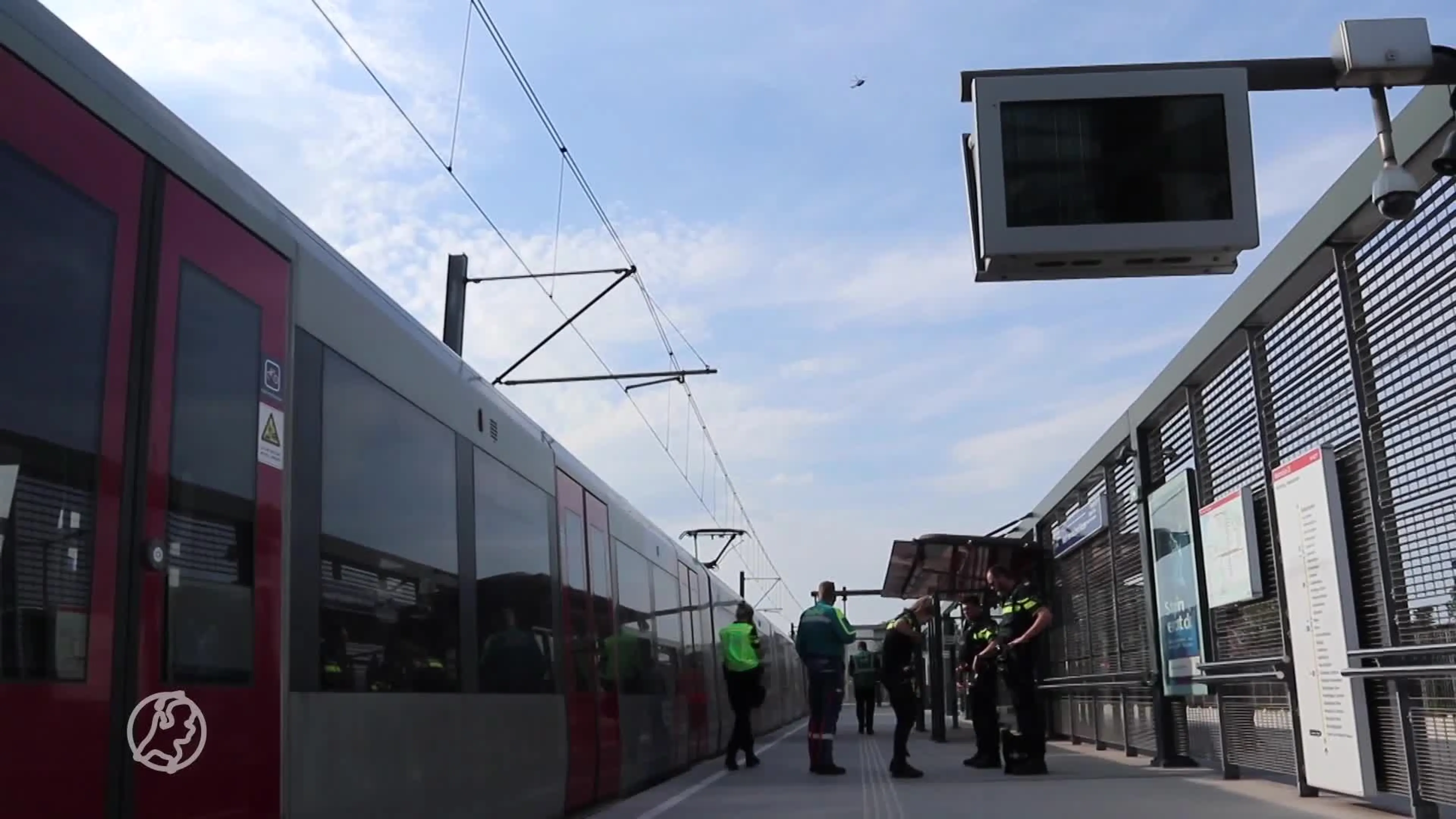 Geschoten in metro Hoek van Holland, 20- en 21-jarige aangehouden: 'Veel getuigen'